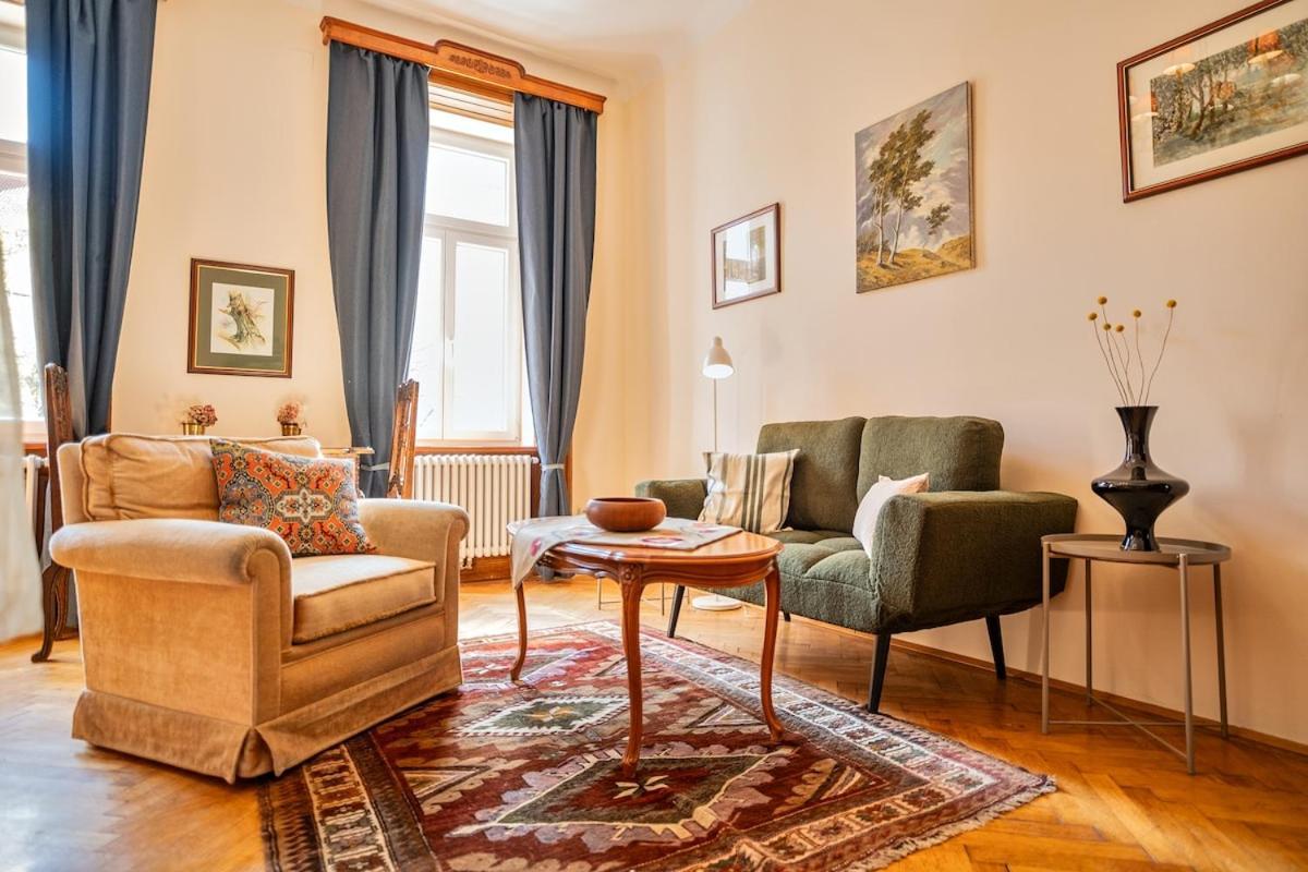 Apartment Feel At I Bright Windows I Penzing Trainstation