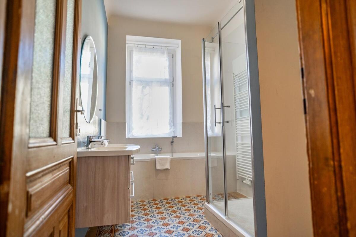 Apartment Feel At I Bright Windows I Penzing Trainstation