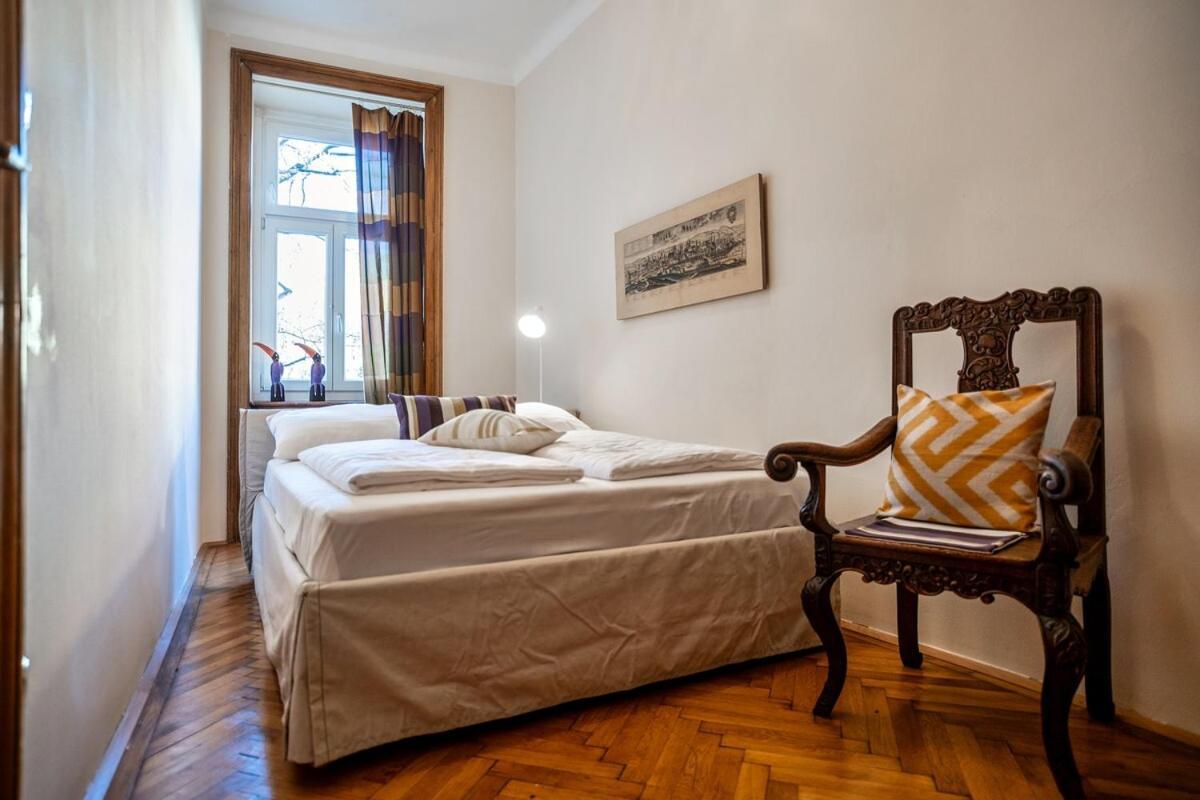 Apartment Feel At I Bright Windows I Penzing Trainstation