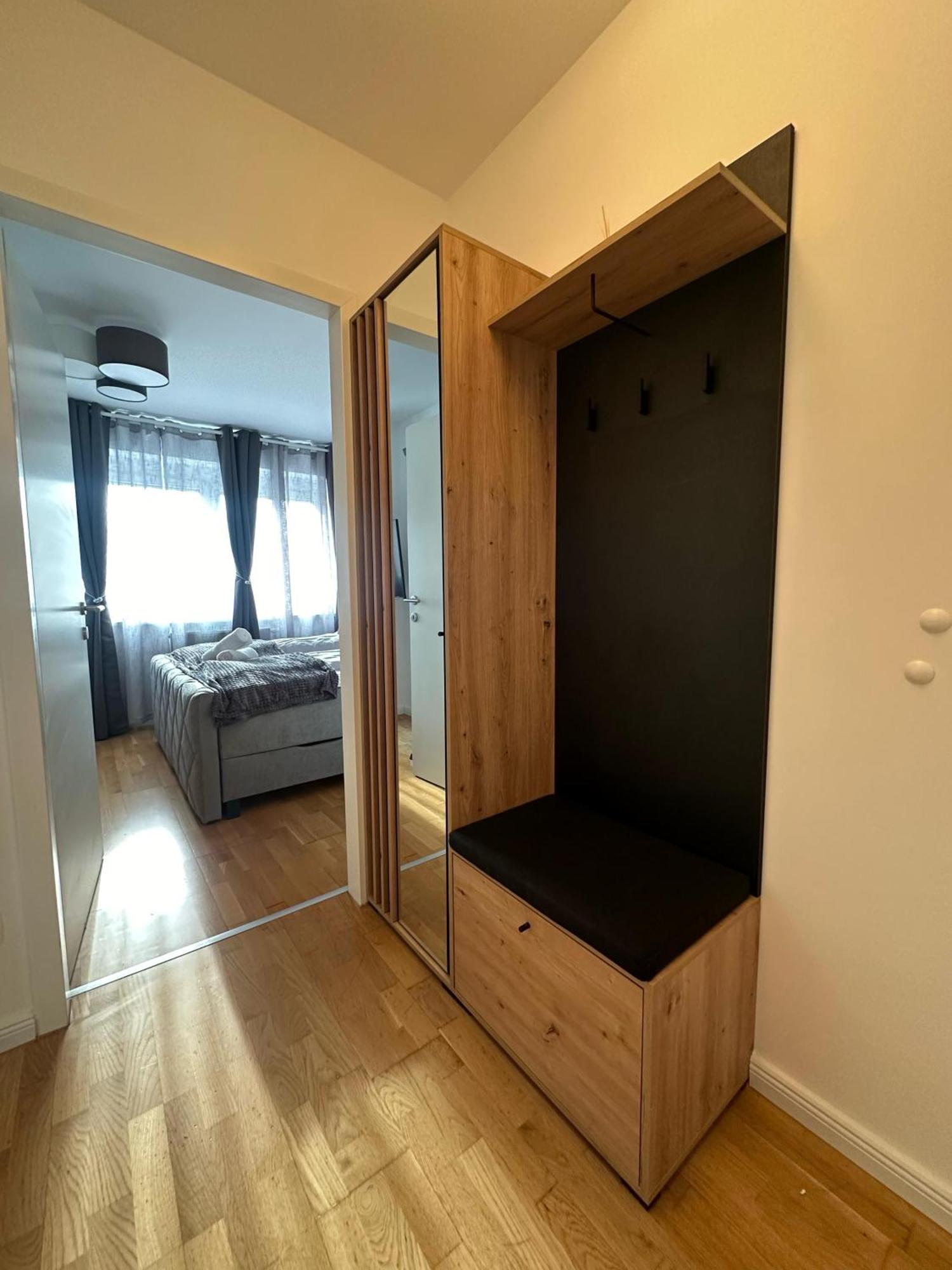 Chic 1br & 1lr, Kingbed, Only 9 Min To Center Via Metro Vienna