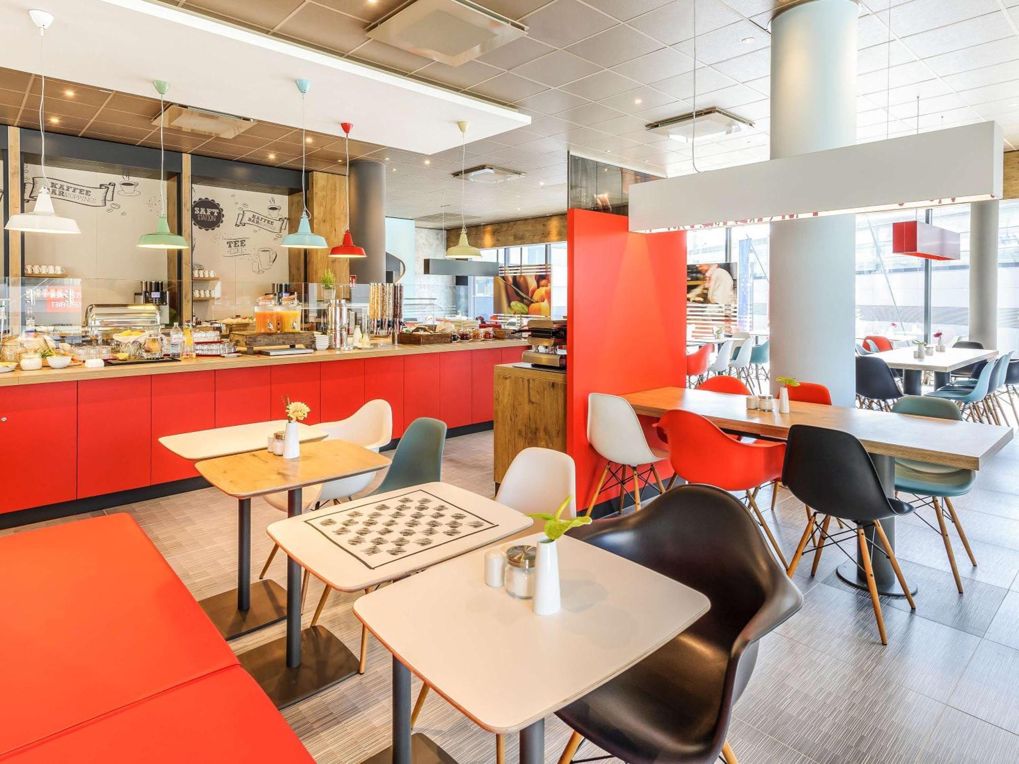 Ibis Hauptbahnhof Hotel 3*