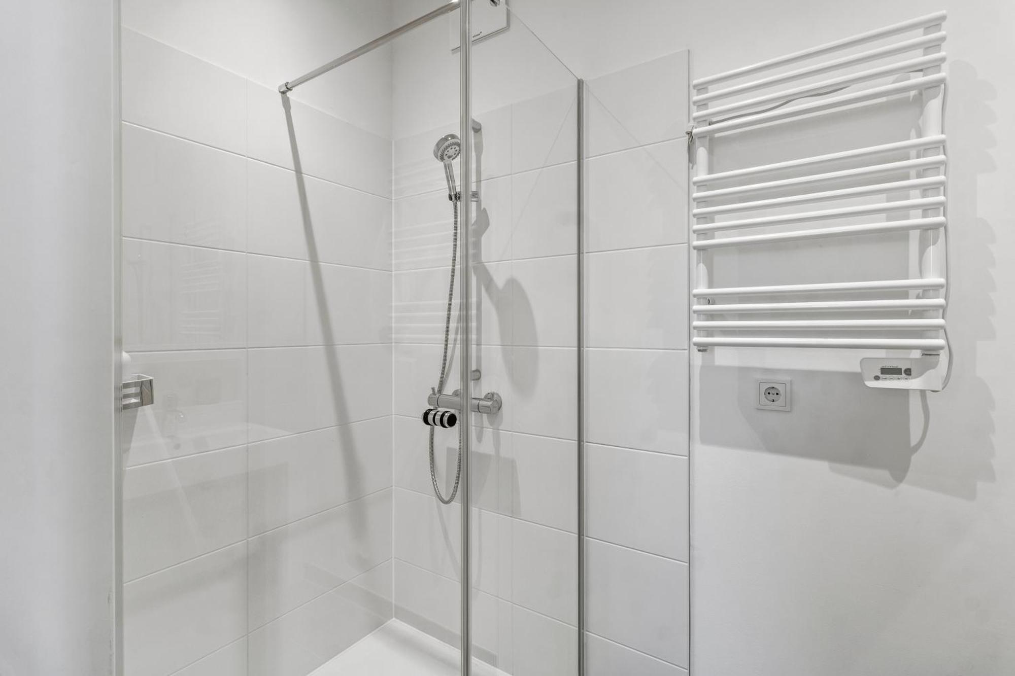 Apartment 4 Min To Metro I 12 Min To Inner I Wifi