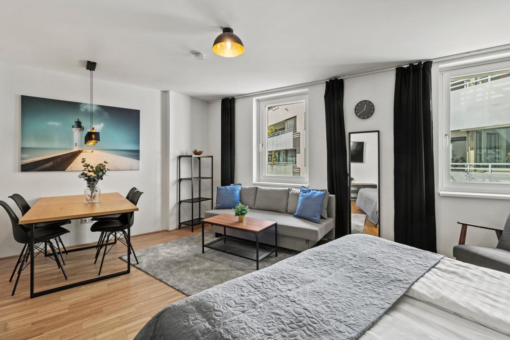 Apartment At Station I 3 Minutes To Shopping Street I High Speed Wifi *
