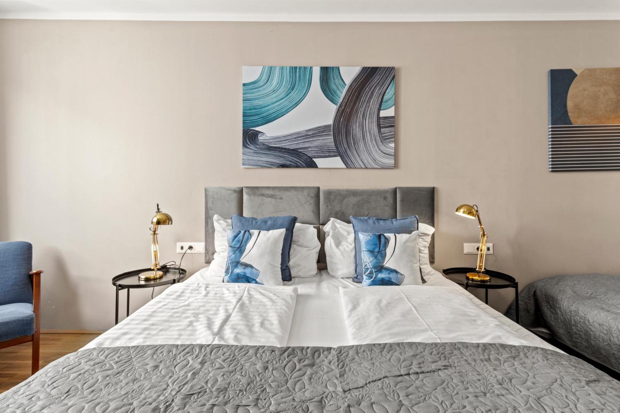 Apartment At Station I 3 Minutes To Shopping Street I High Speed Wifi