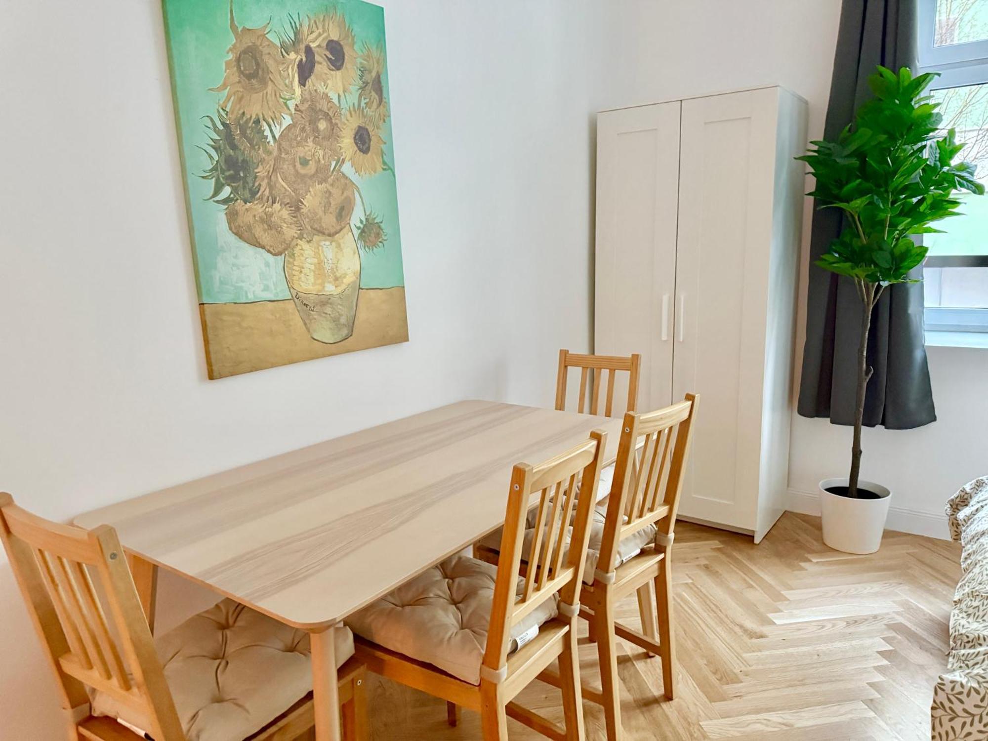 Apartment Renovated With Balcony *