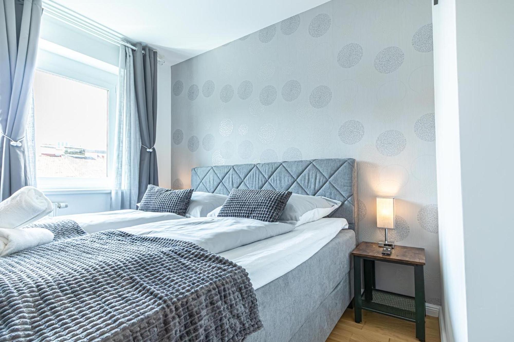 Chic 1br & 1lr, Kingbed, Only 9 Min To Center Via Metro Apartment Vienna