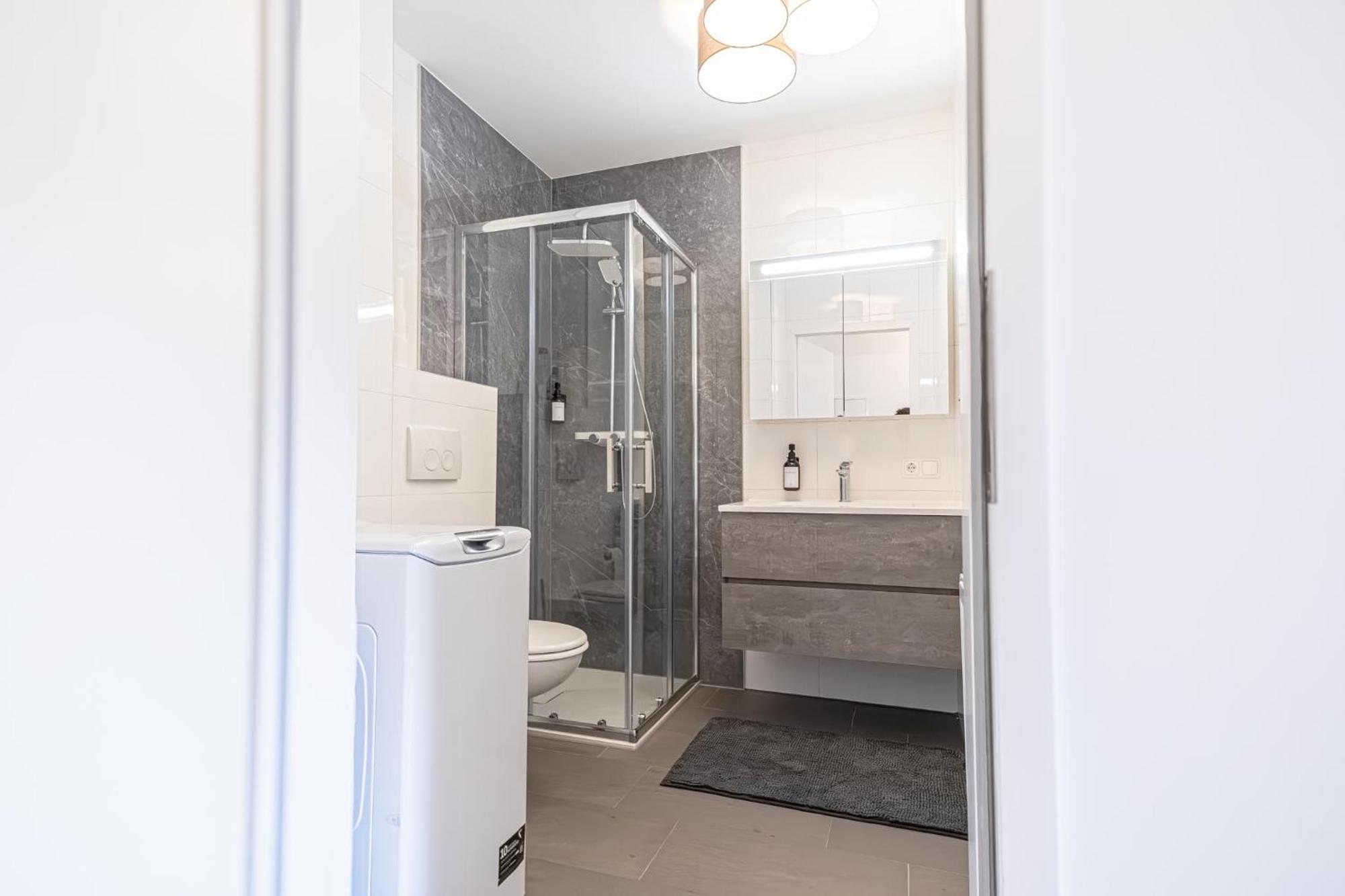 Chic 1br & 1lr, Kingbed, Only 9 Min To Center Via Metro * Vienna