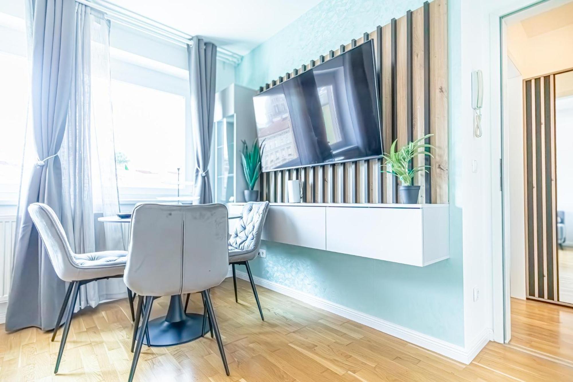 Chic 1br & 1lr, Kingbed, Only 9 Min To Center Via Metro Vienna