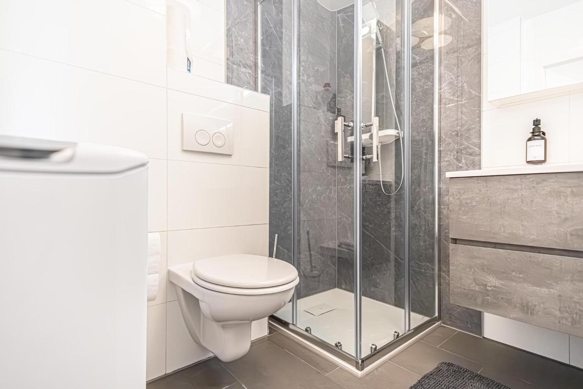 Chic 1br & 1lr, Kingbed, Only 9 Min To Center Via Metro * Vienna