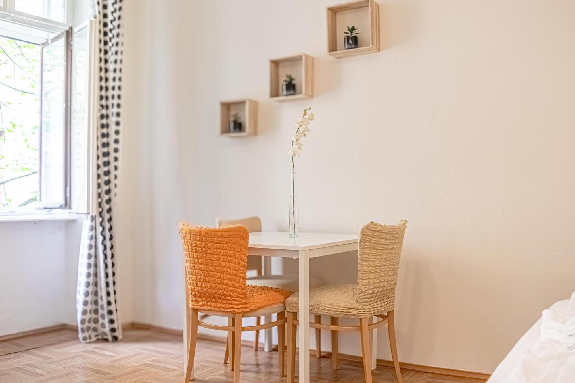 Convenient 1br In The Heart Of