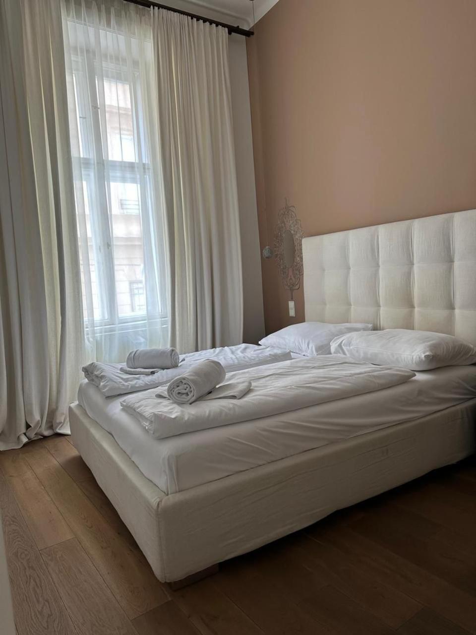 Residential Elegance: Yourvienna Classic In Center Apartment