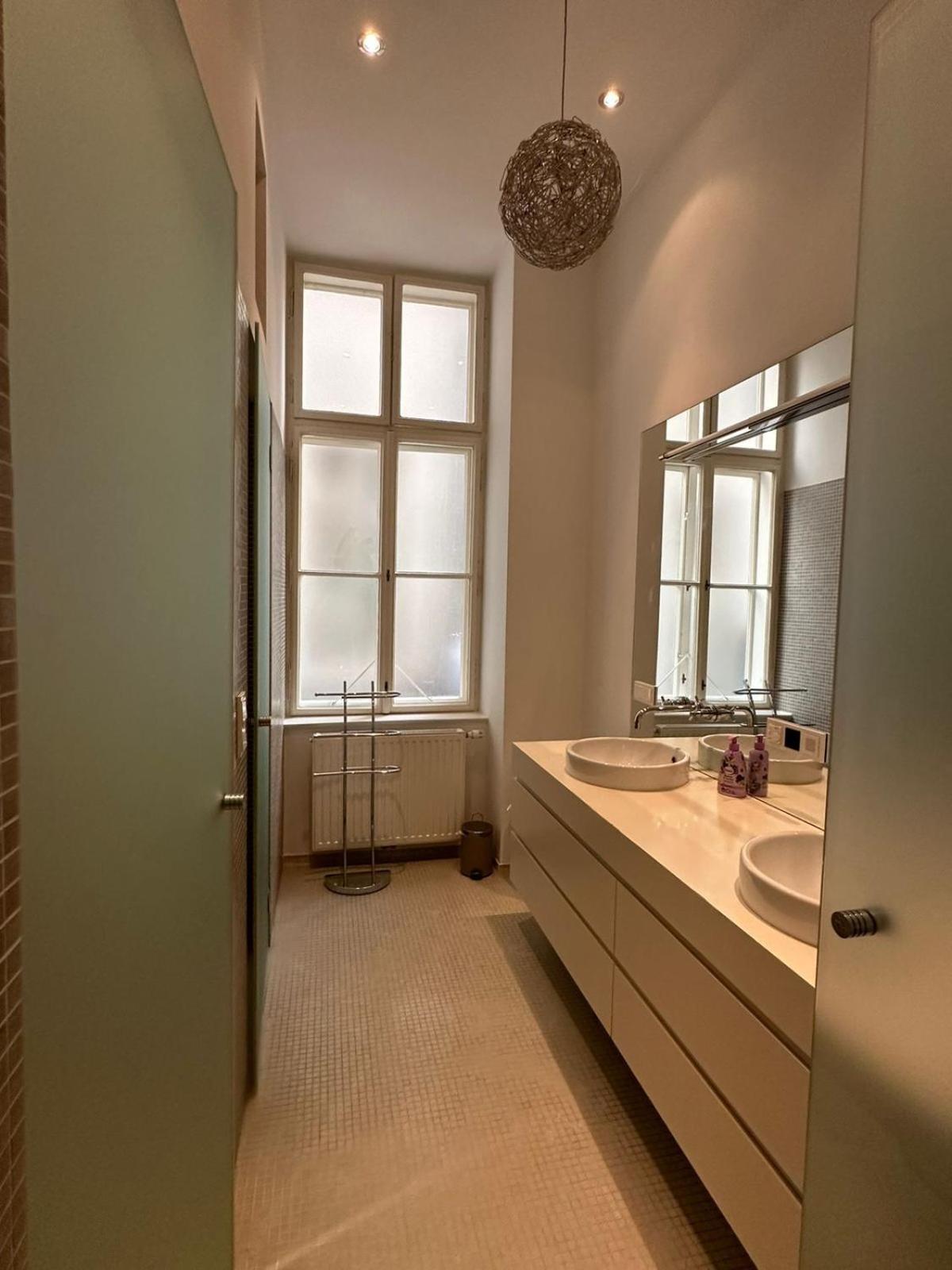 Residential Elegance: Yourvienna Classic In Center Apartment Vienna