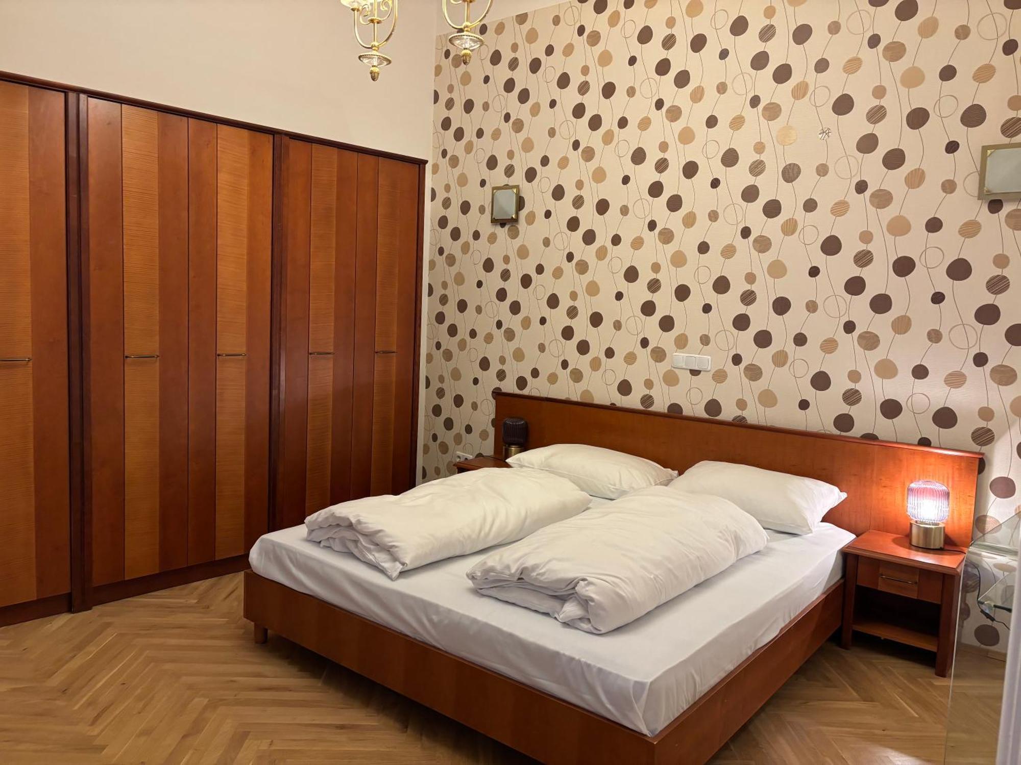 Carlton Apartment