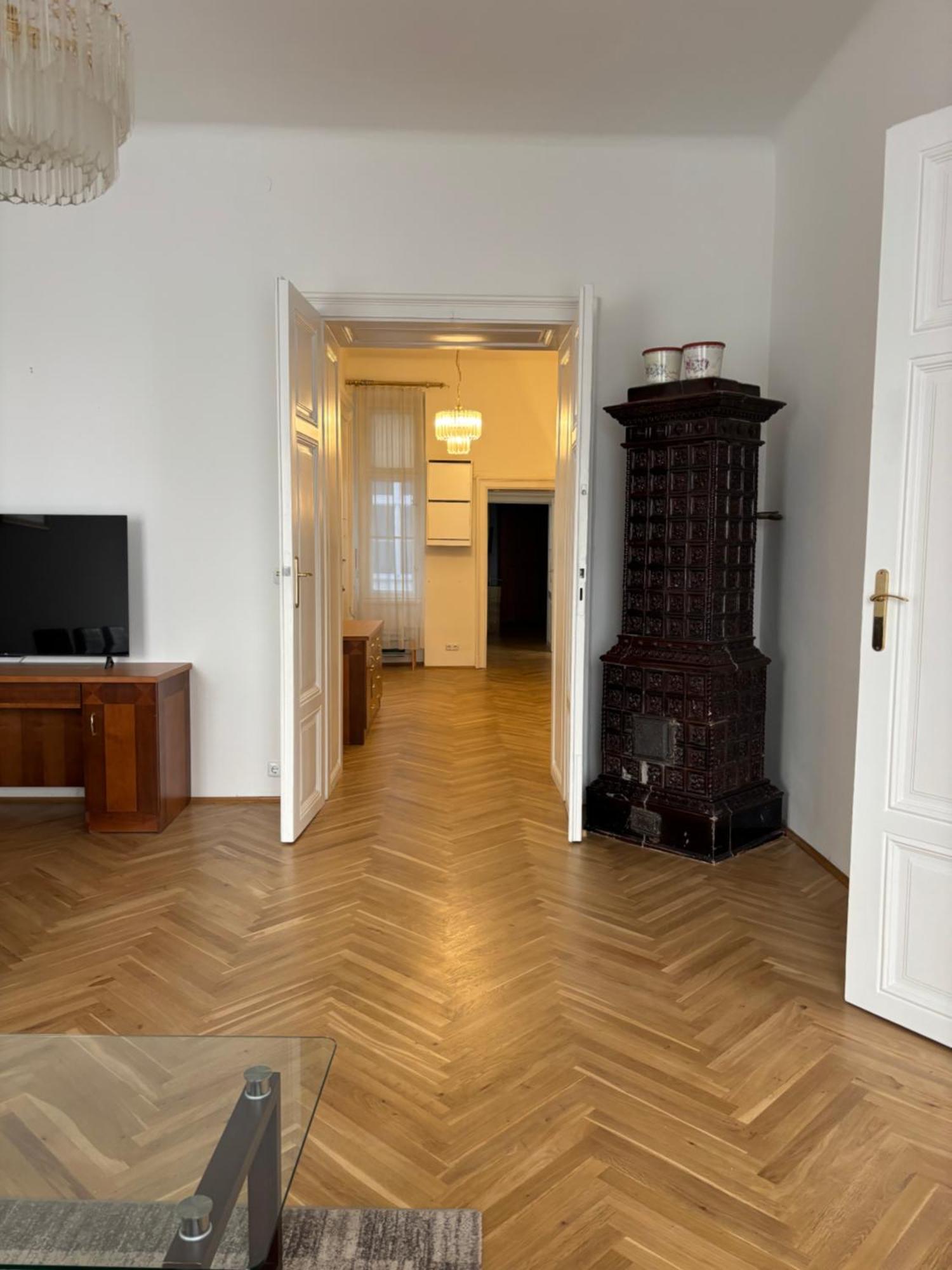 Apartment Carlton