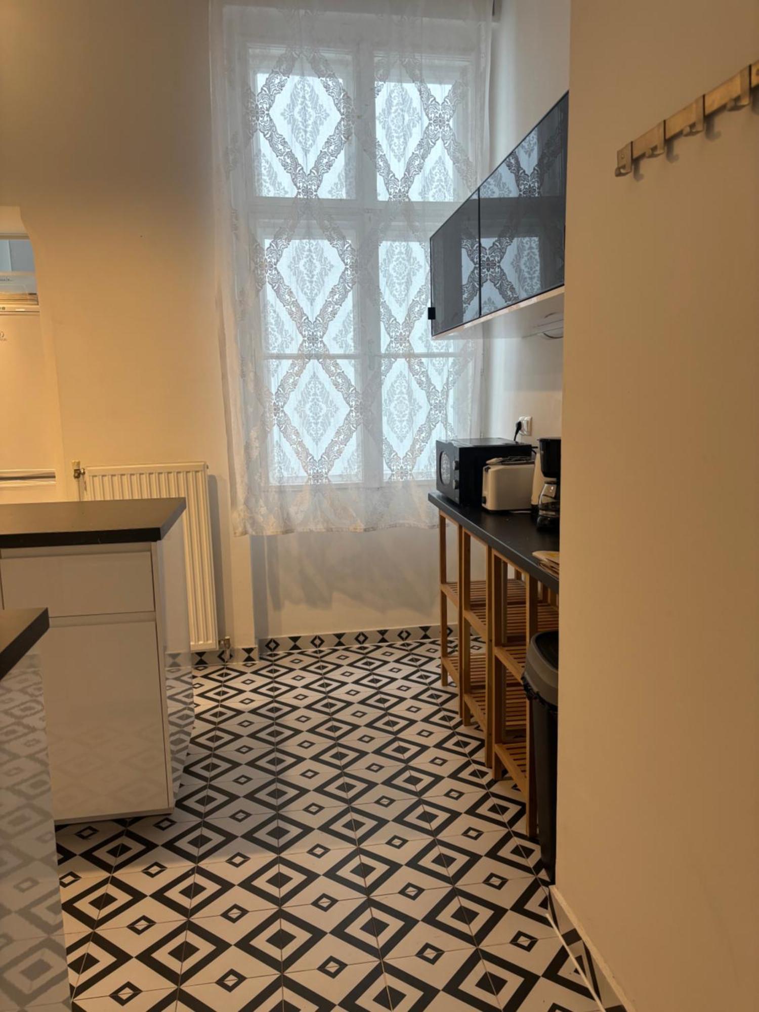 Carlton Apartment