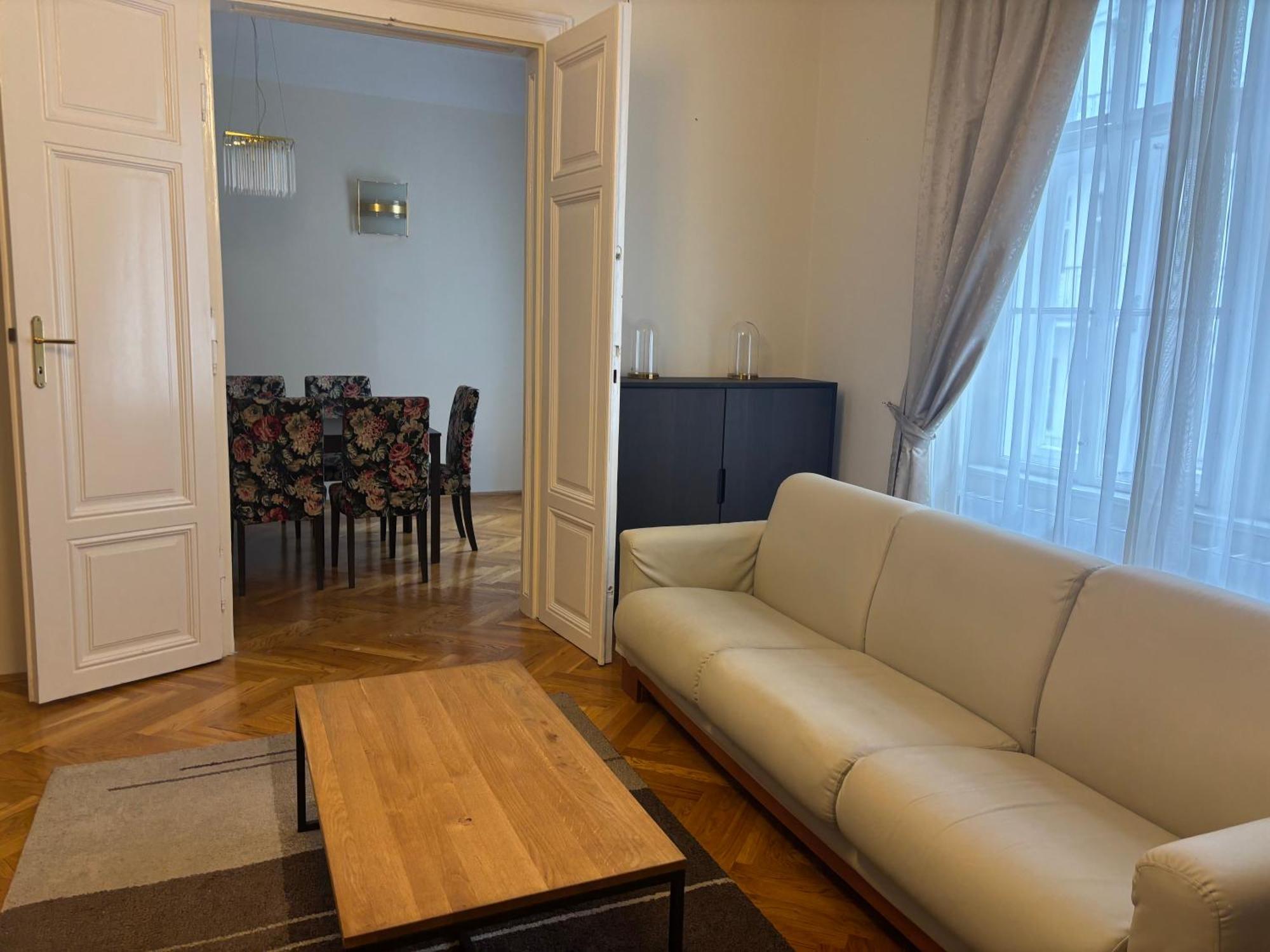 Apartment Carlton