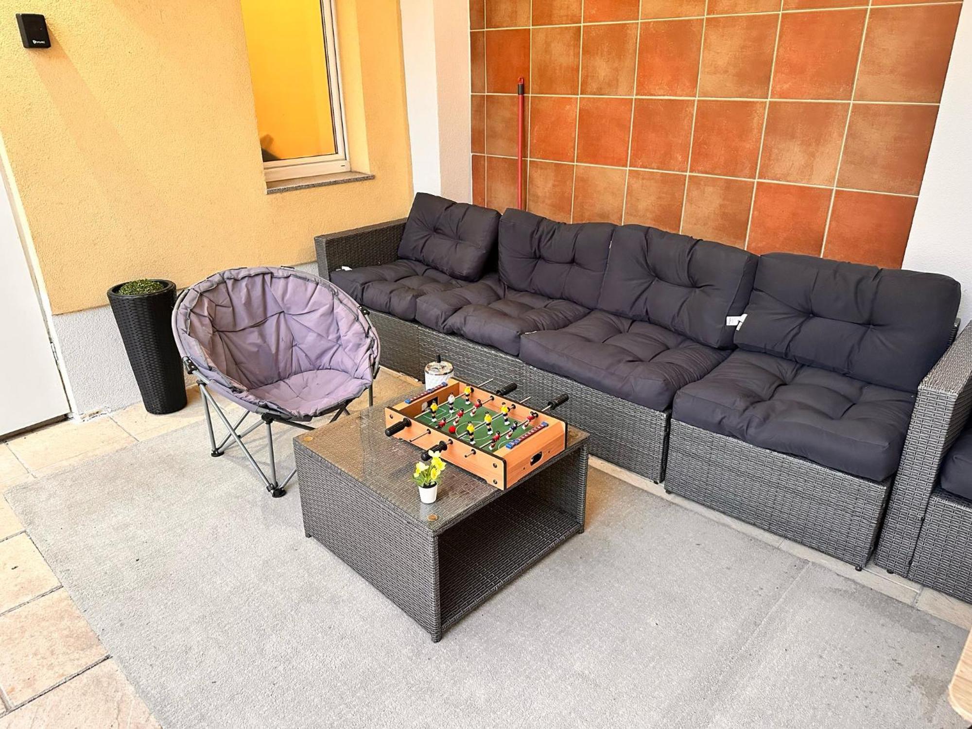 Stylish Nest - 3 For 5 - Near Metro Apartment