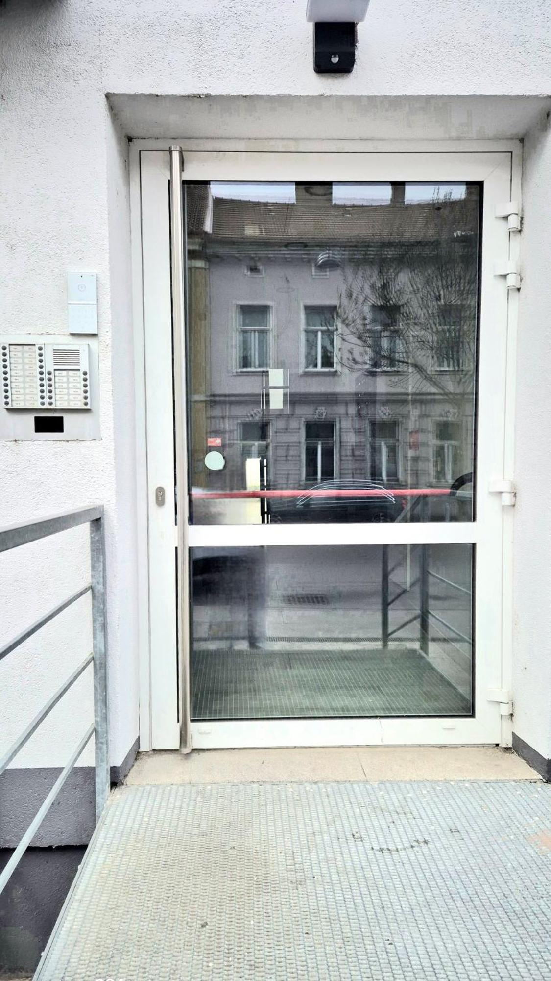 Moderne Mit Klima, Perfekter Anbindung Ins Zentrum Und Kostenlose Parkplaetze! *