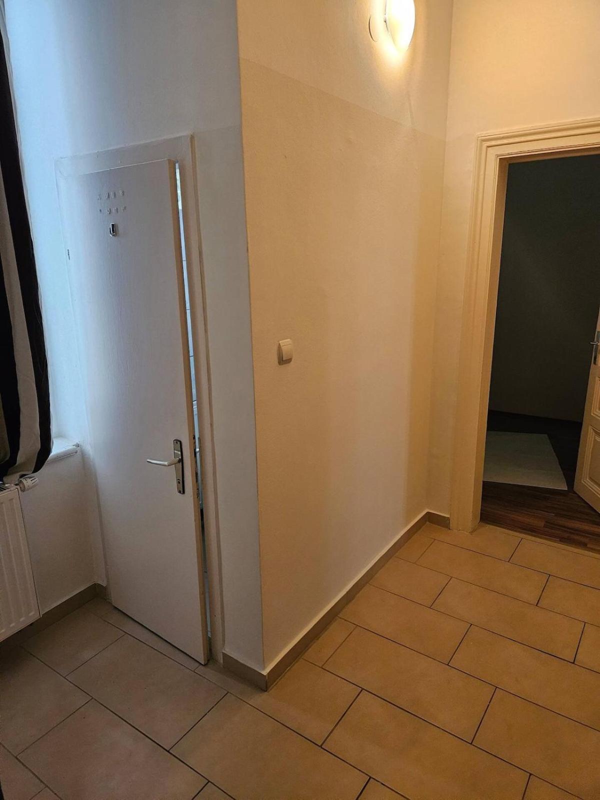 At Westbahnhof I Close To Shopping Street & Metro Apartment Vienna