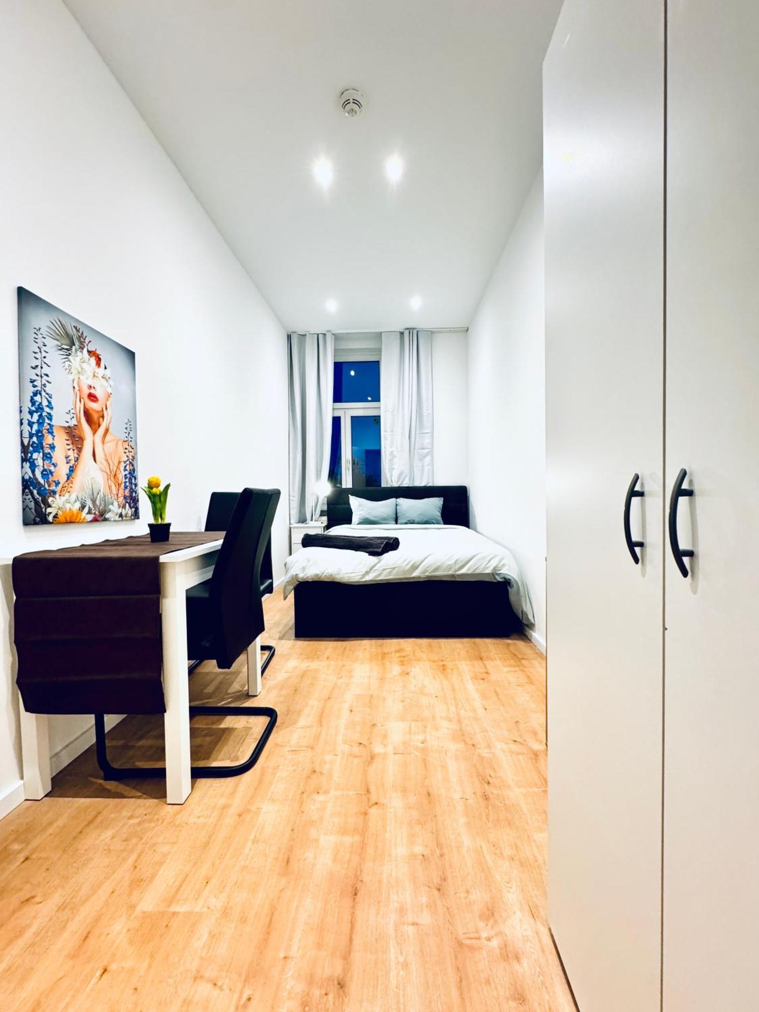 Apartment Comfy & Cozy 4br Shared Next To Kaufpark Alterlaa Vienna