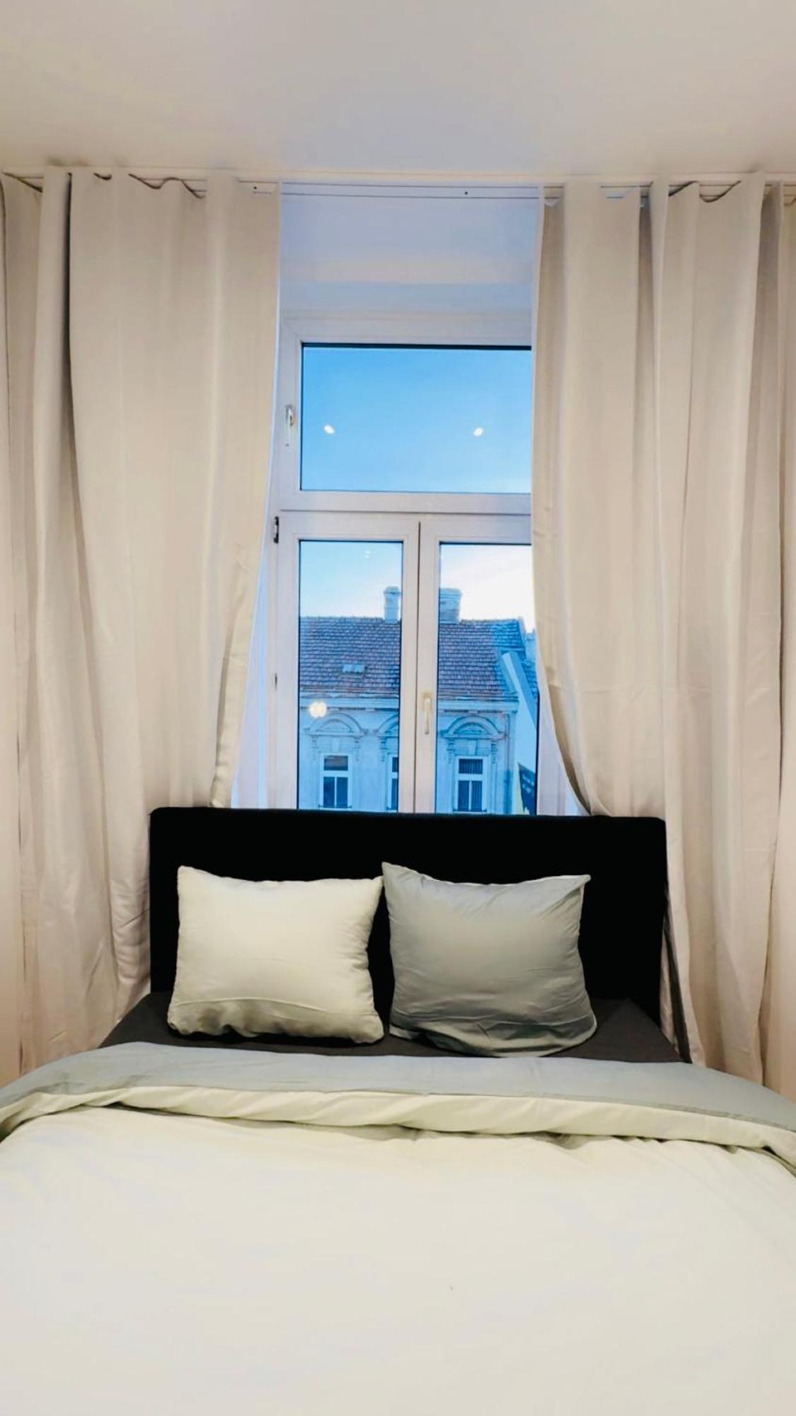 Apartment Comfy & Cozy 4br Shared Next To Kaufpark Alterlaa Vienna