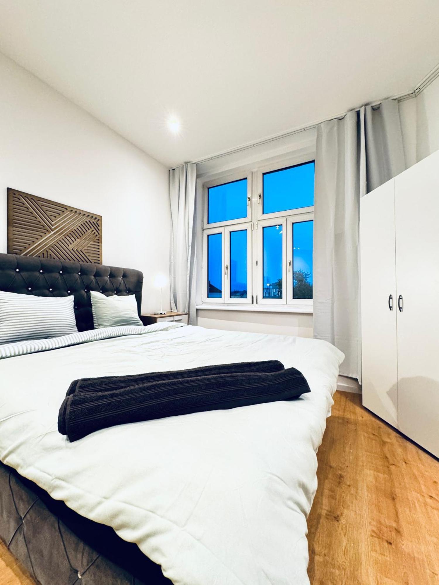 Apartment Comfy & Cozy 4br Shared Next To Kaufpark Alterlaa
