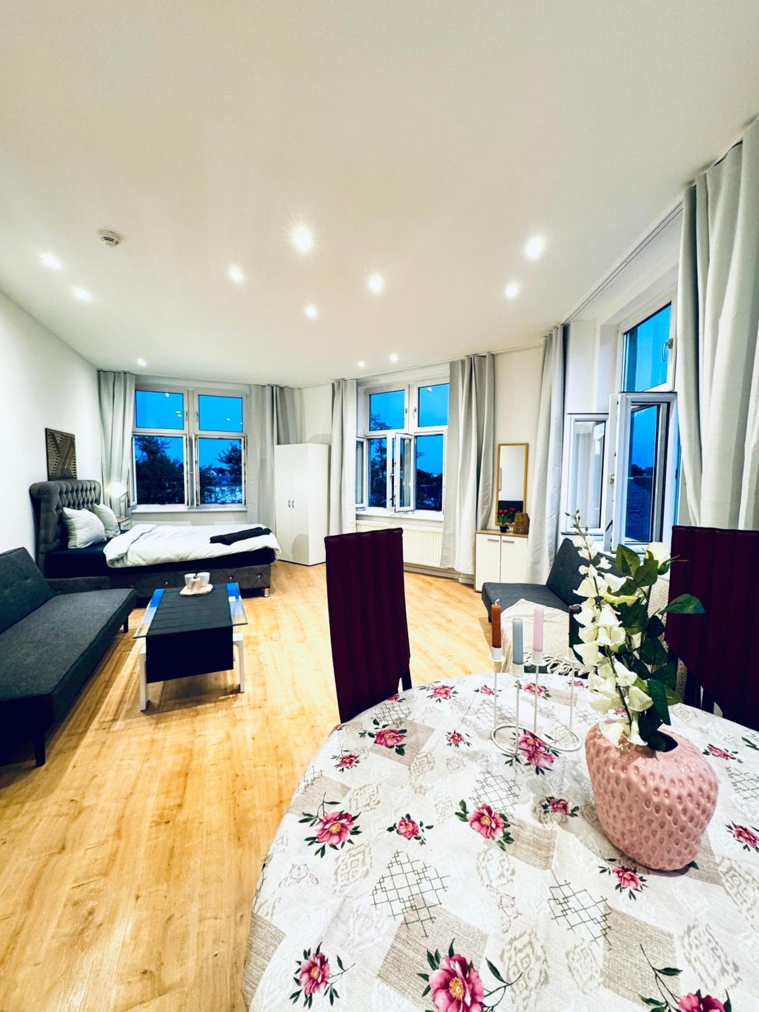 Comfy & Cozy 4br Shared Next To Kaufpark Alterlaa Vienna