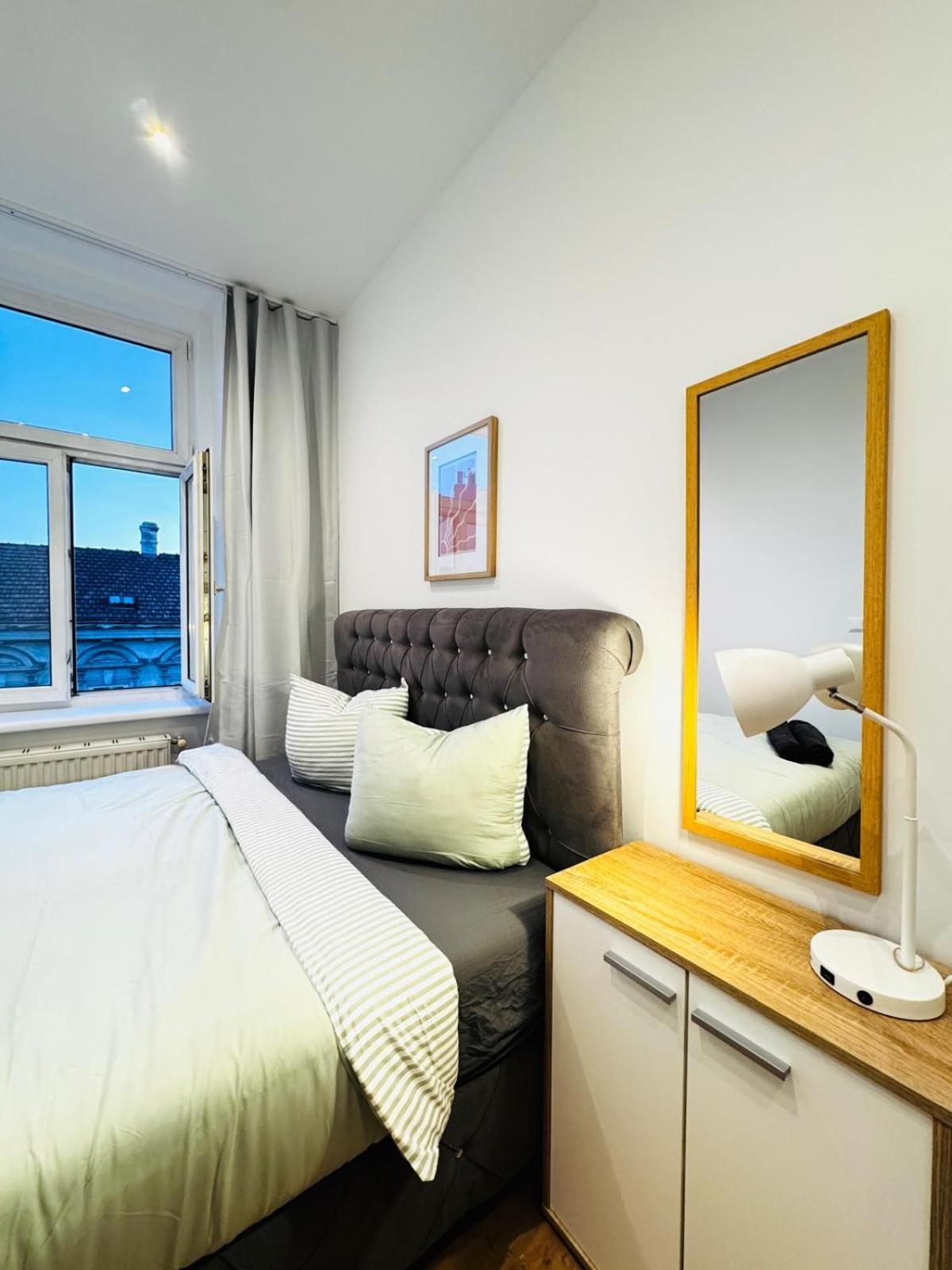 Comfy & Cozy 4br Shared Next To Kaufpark Alterlaa Vienna