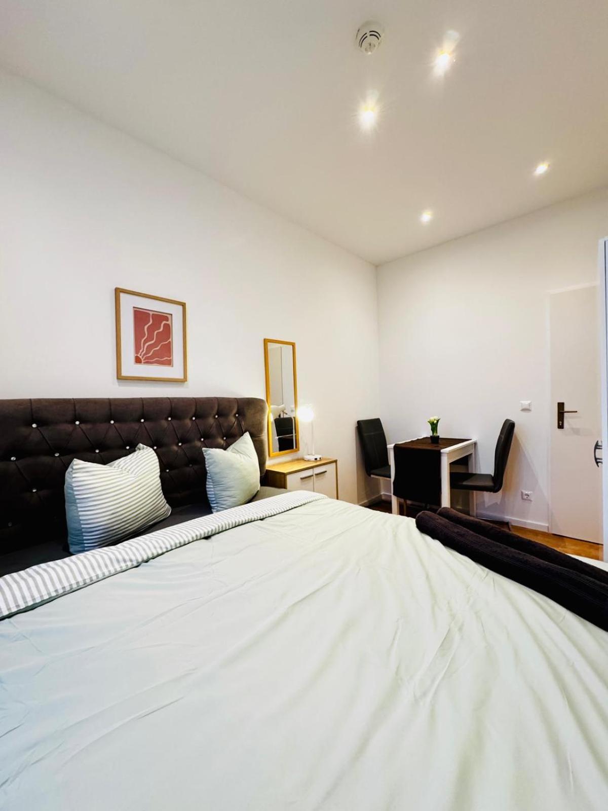 Apartment Comfy & Cozy 4br Shared Next To Kaufpark Alterlaa Vienna