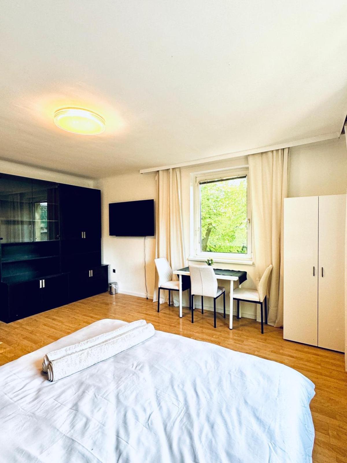 Apartment Spacious 6br Shared With Garden Near Danube For 16 Guests Vienna