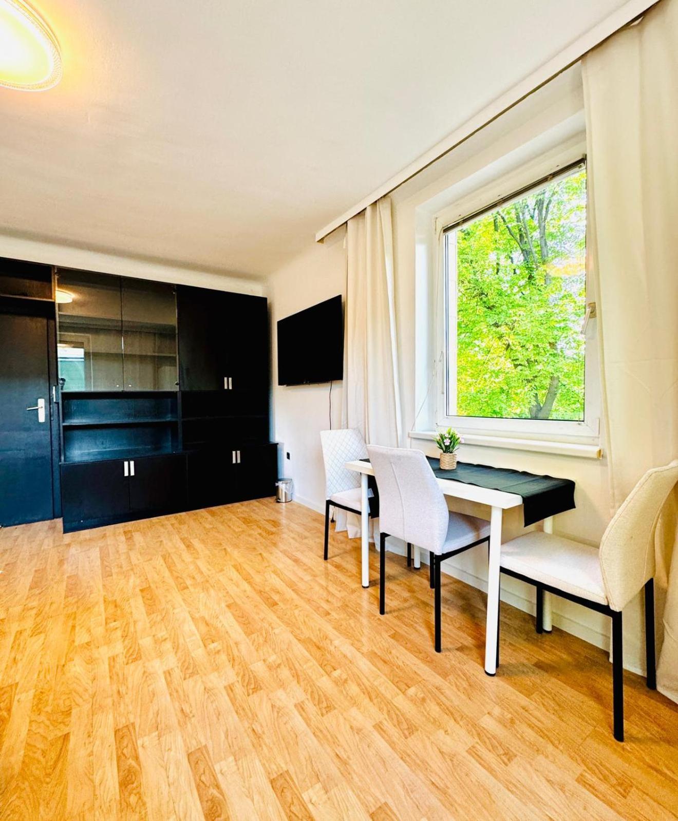 Spacious 6br Shared With Garden Near Danube For 16 Guests Wien