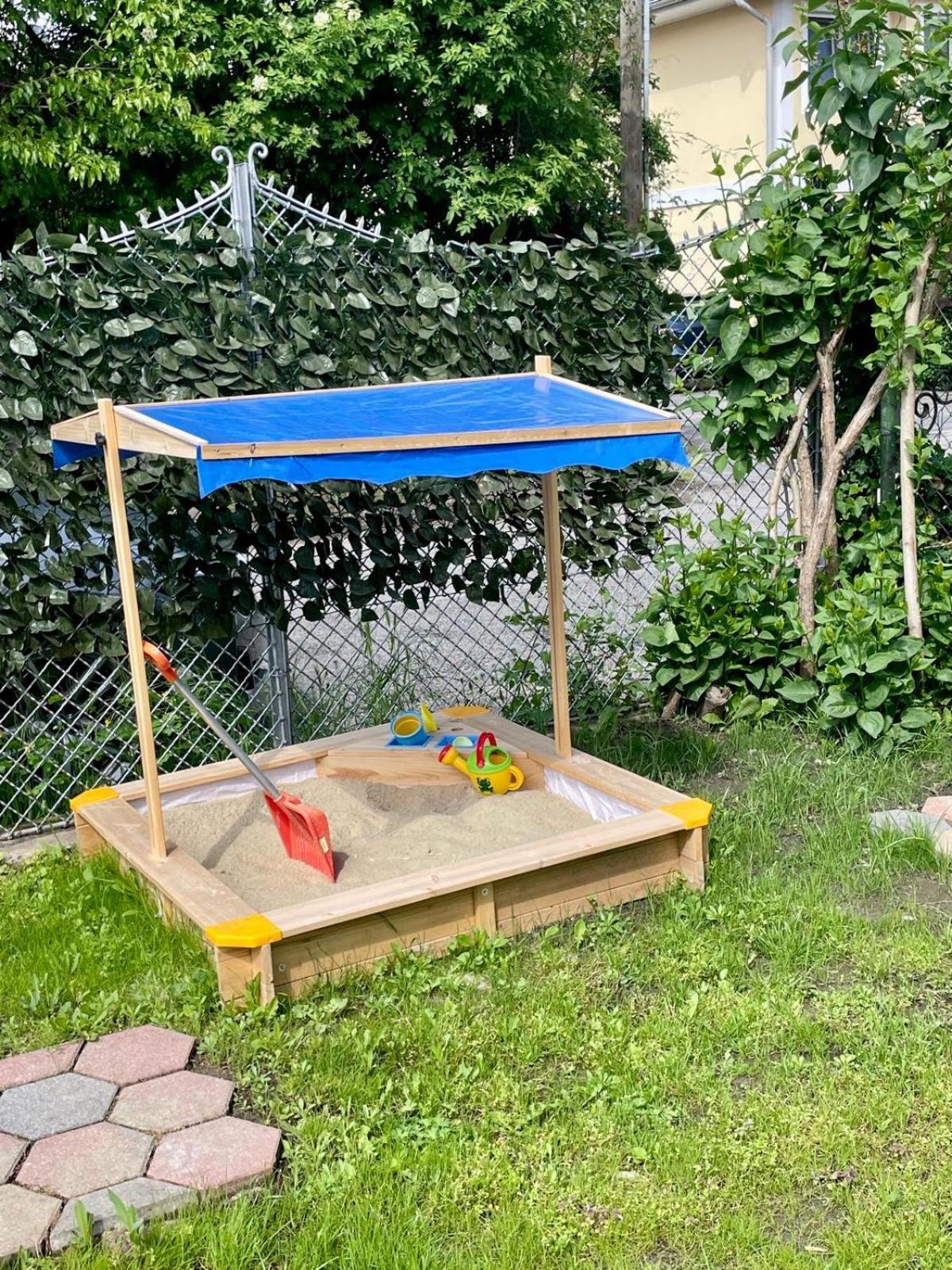 In In Perfect Situaton Near Vic And Donau Park With Pool And Private Garden Sleeps 4 With 2 Bedrooms, Kitchen And Livingroom And Bath And Private Parking * Vienna