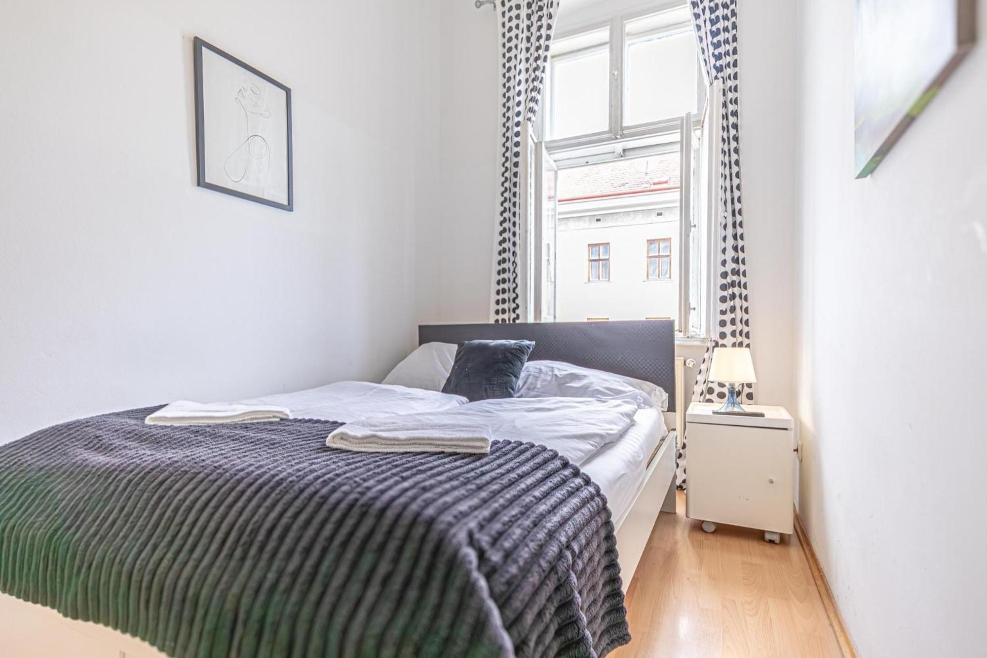 Viennese 3br Apt. Near Wiener Stadthalle & * Vienna