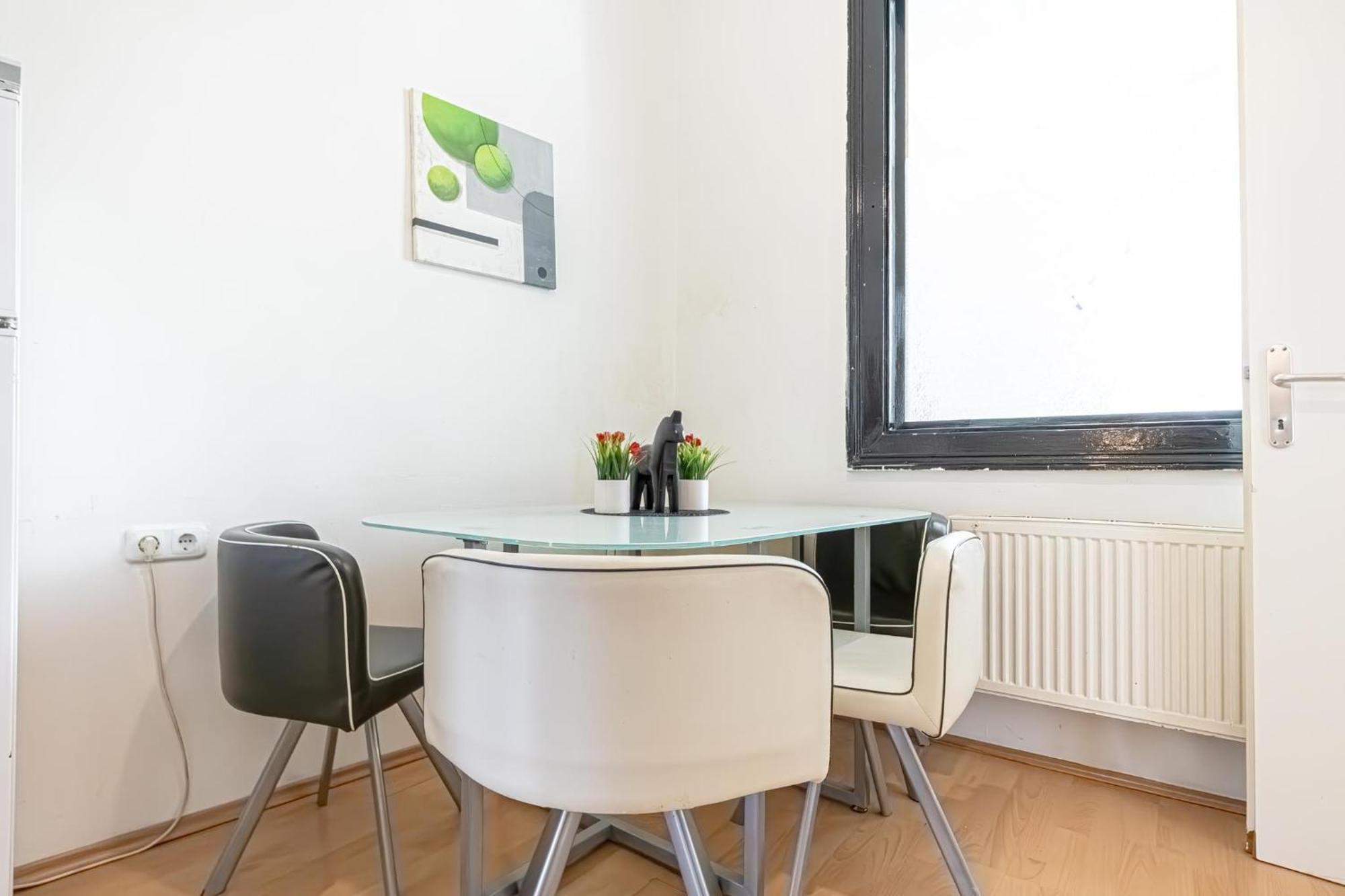 Viennese 3br Apt. Near Wiener Stadthalle & * Vienna