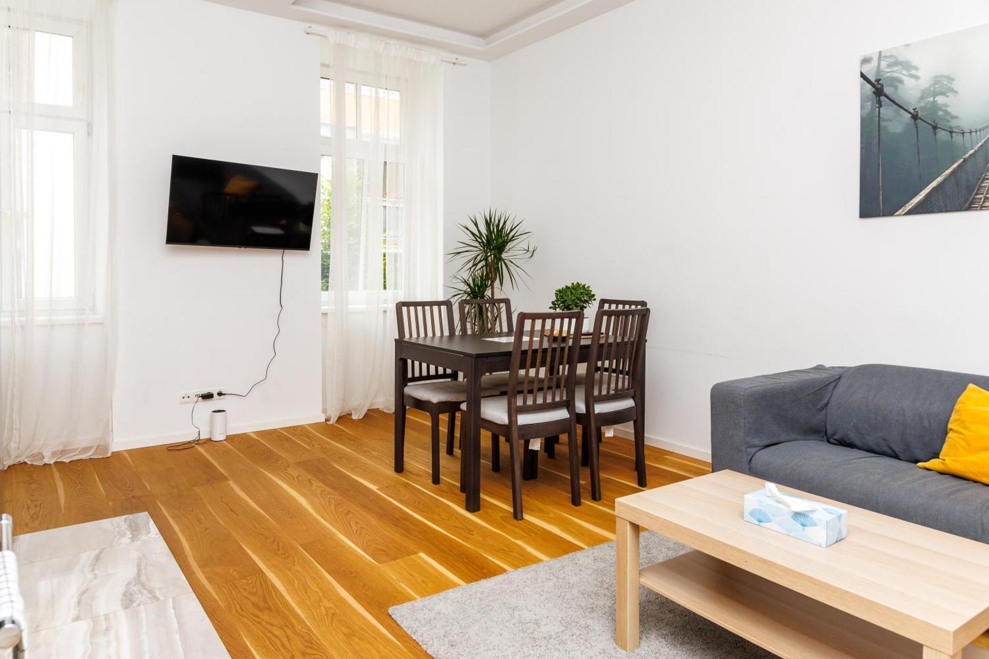 5 Beds 2 Bedrooms In Vienna's Heart Apartment