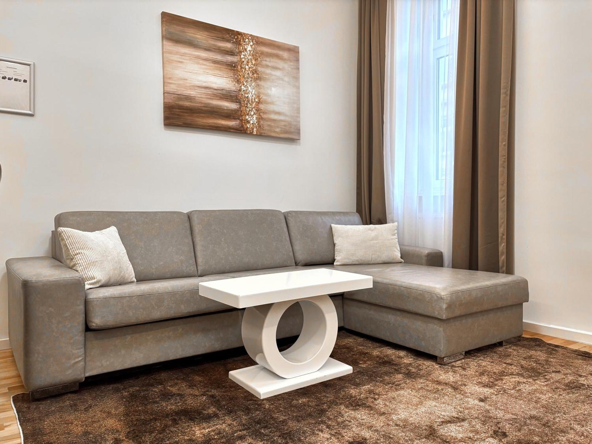 Close To Schoenbrunn I Bright Flat, Fast Wifi * Vienna