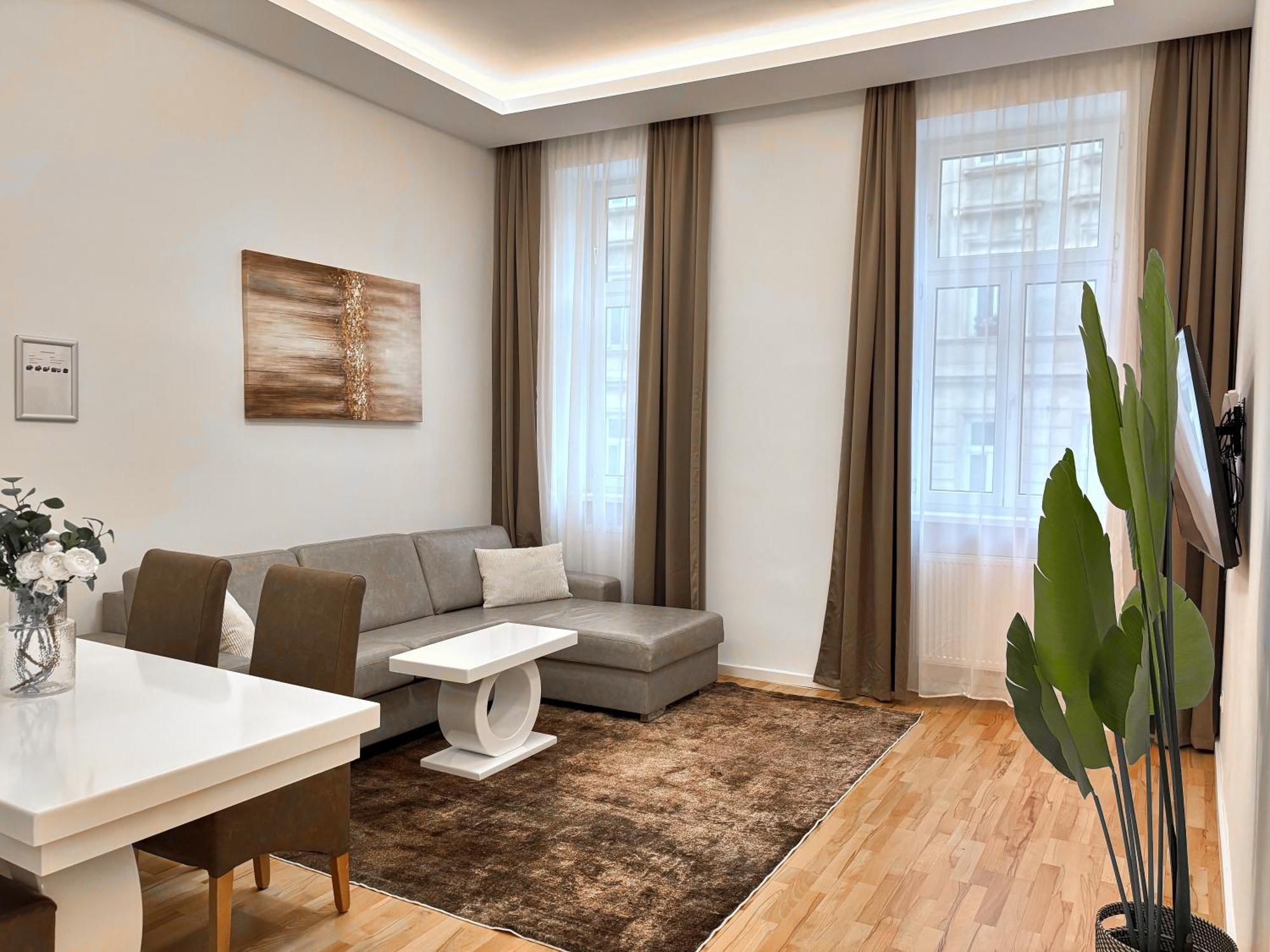 Close To Schoenbrunn I Bright Flat, Fast Wifi Apartment *