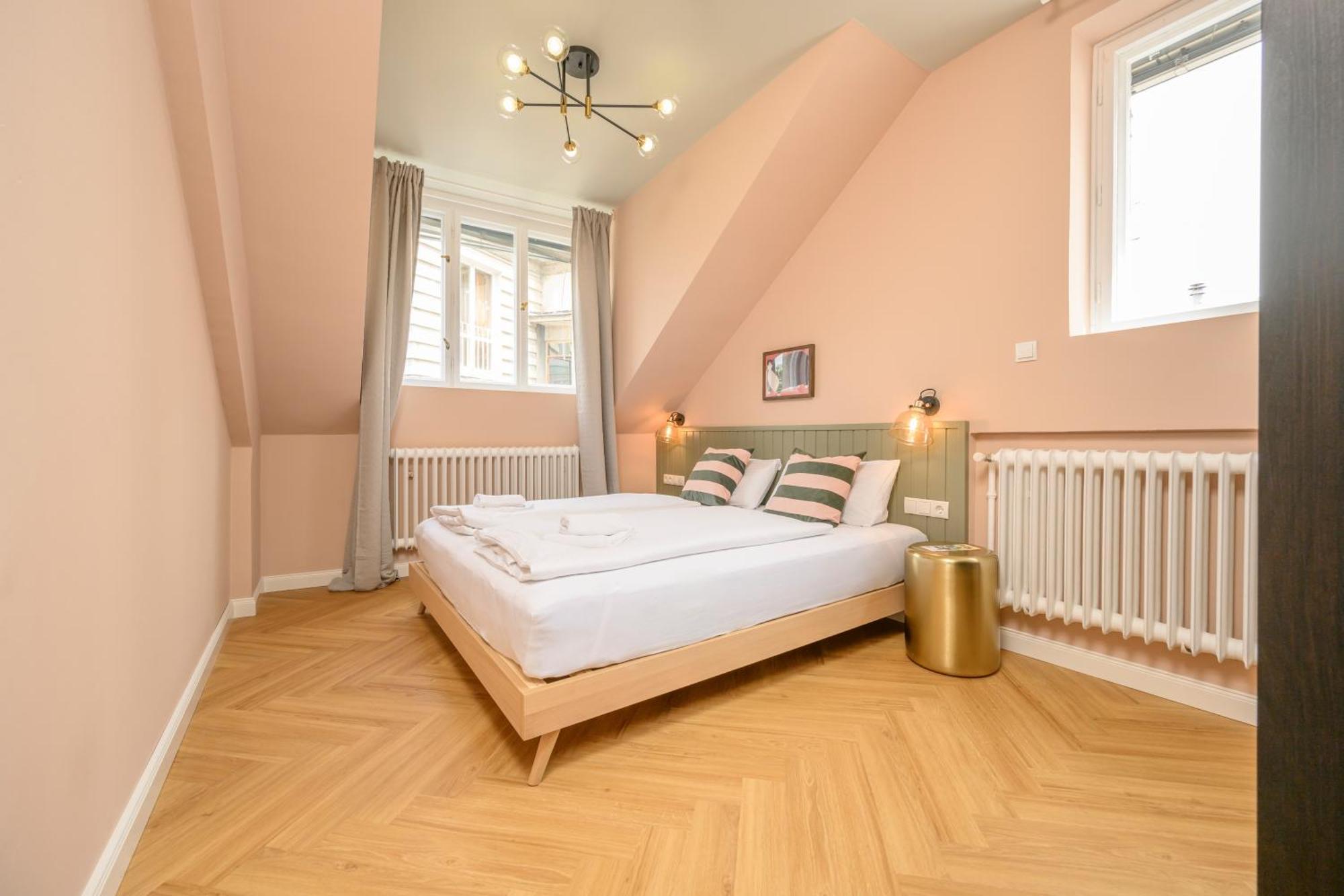 Apartment Palais Palffy Suits *