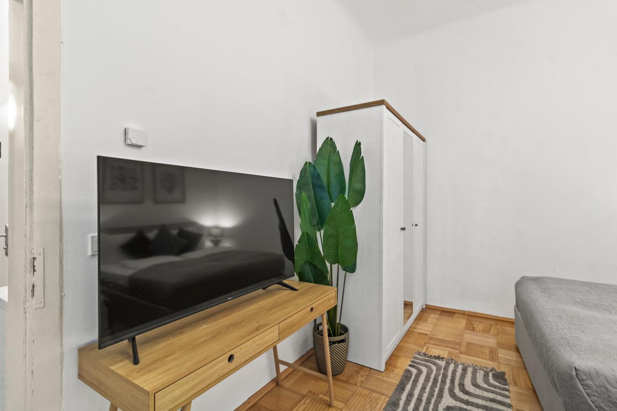 Apartment Central, 5 Min Walk To U4 Friedensbruecke *