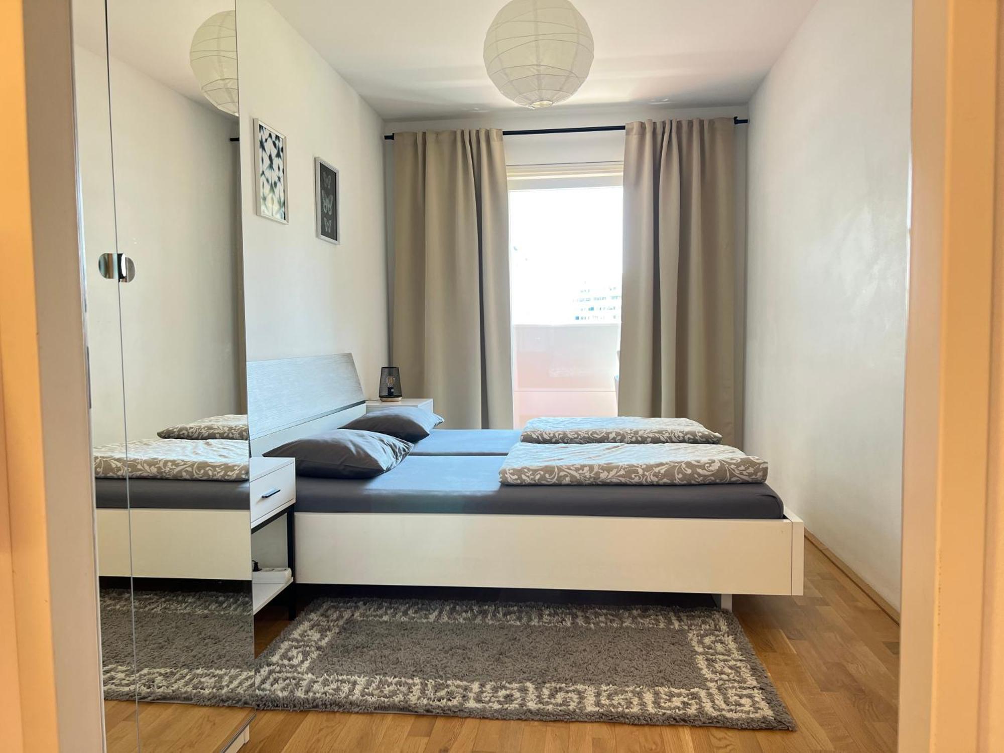 2 Bedroom Next To Metro U1 And Garage Parking * Viena