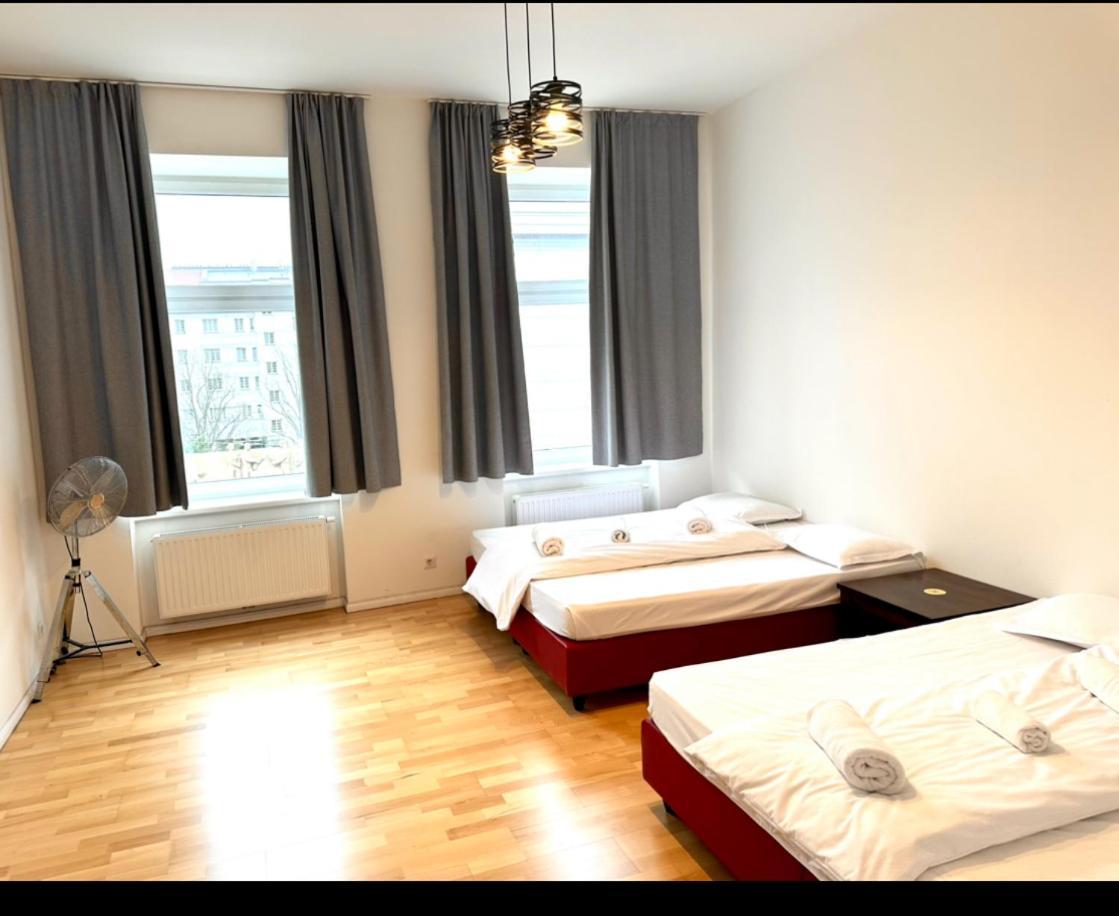 Lax Apartment *