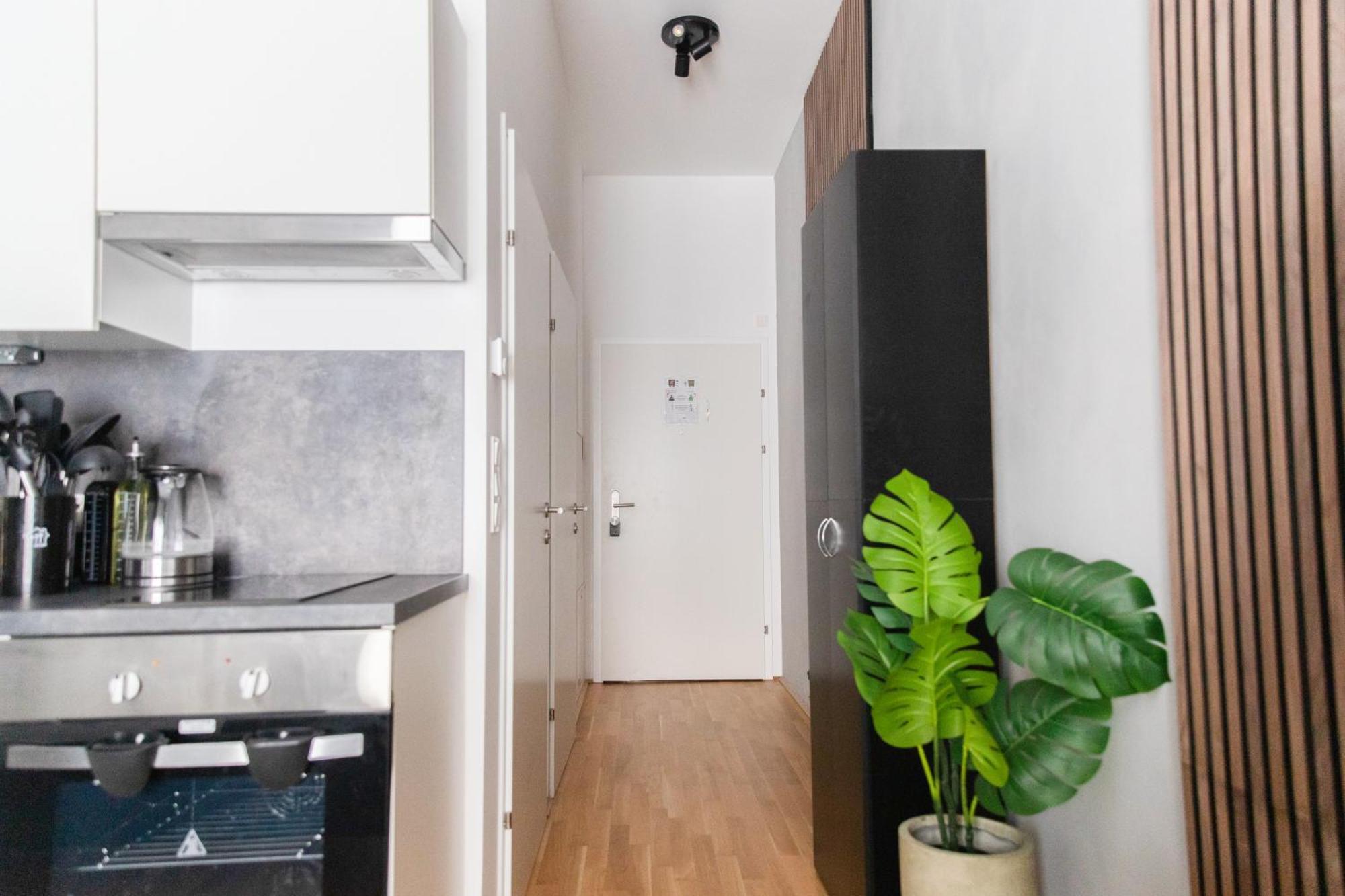 Fast Wifi - 3 Min Walk To Metro - On-site Parking For 19,90 Eur Apartment *