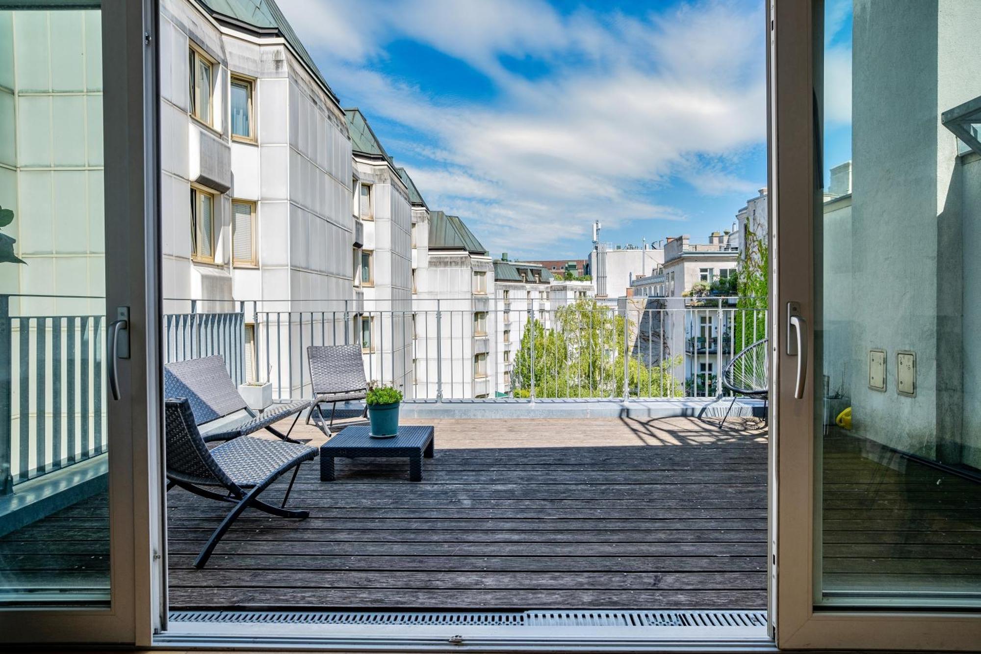 Amazing Terrace, Close To Viennas Biggest Shopping Street Apartment