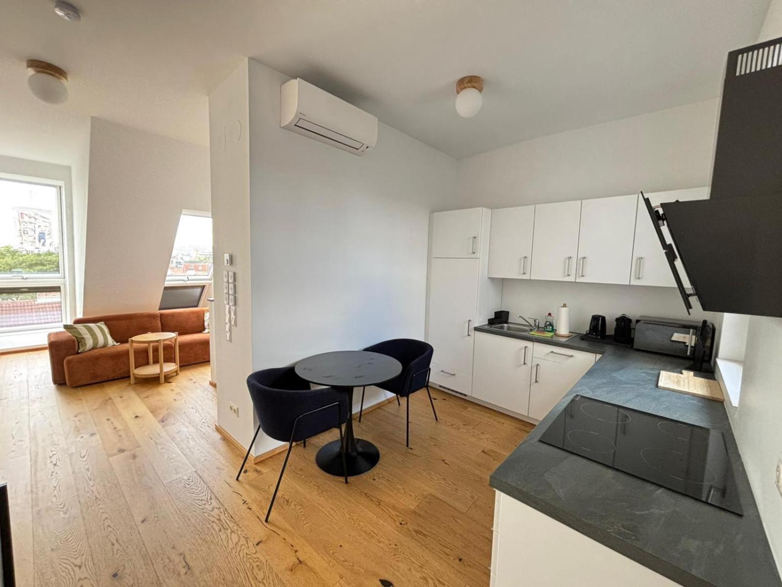 Apartment Orestaliving - Penthouse In 2nd District With View Vienna