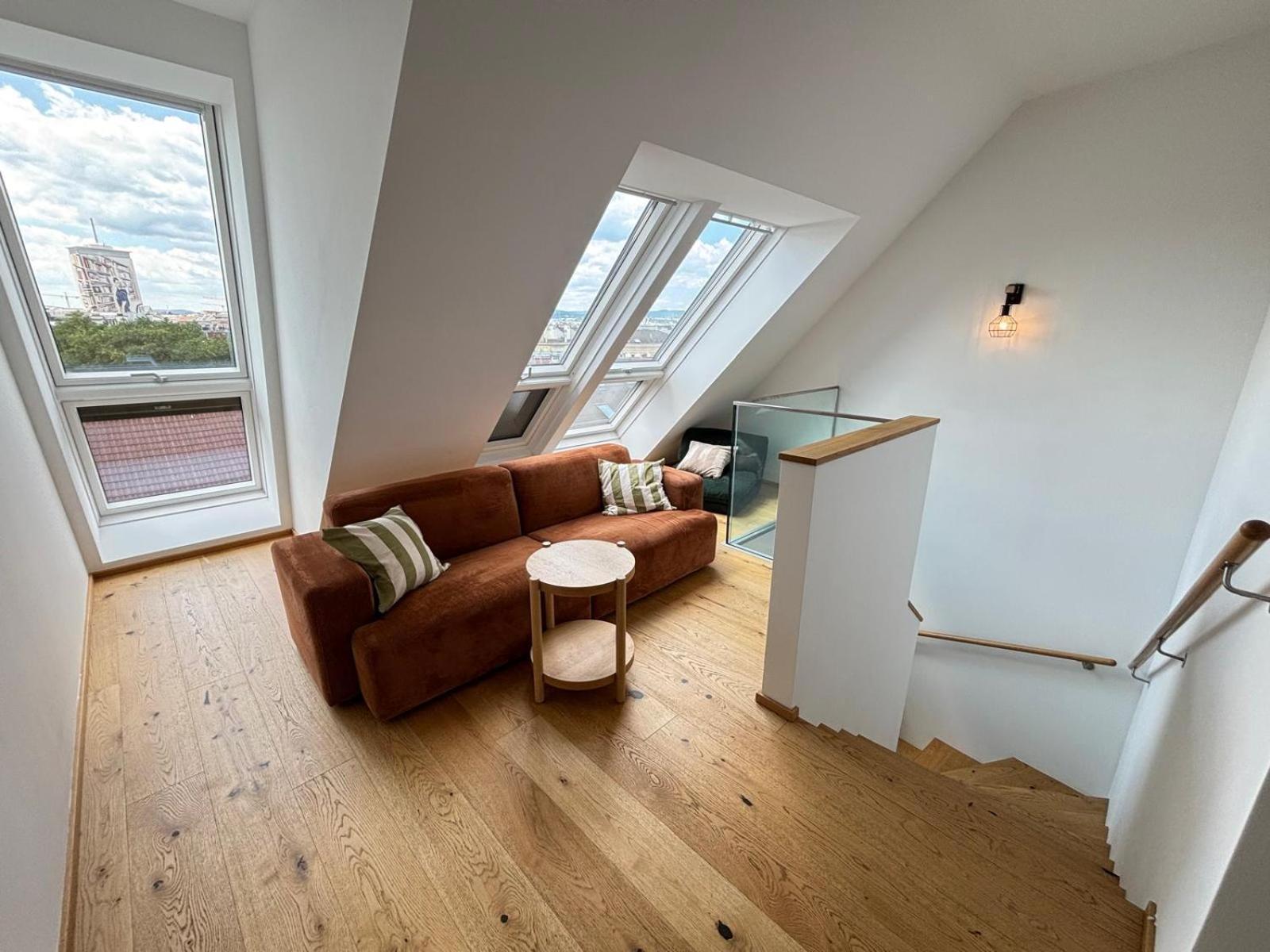 Orestaliving - Penthouse In 2nd District With View * Vienna