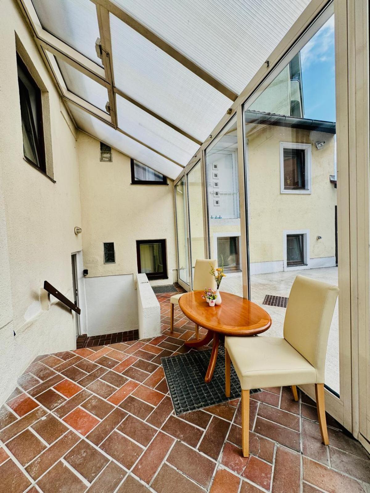Very Spacious For Up To 7p With Great Location Apartment *