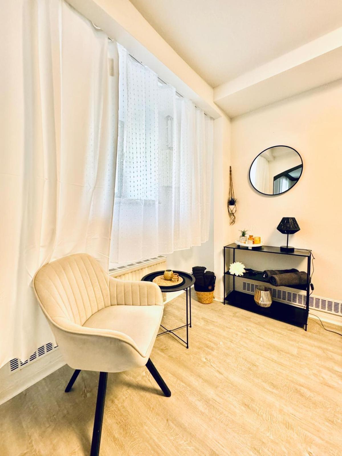 Very Spacious For Up To 7p With Great Location