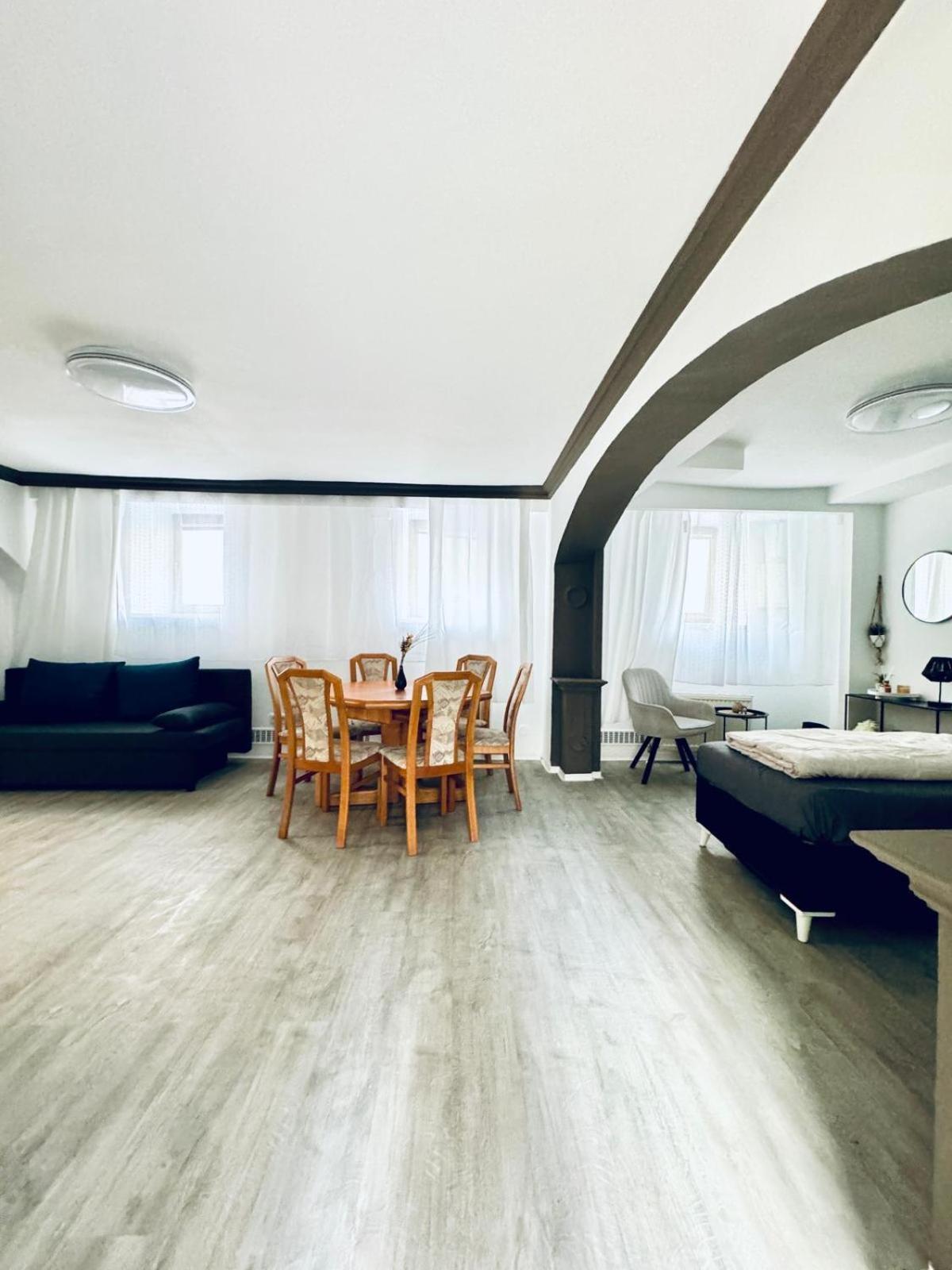 Very Spacious For Up To 7p With Great Location * Wien