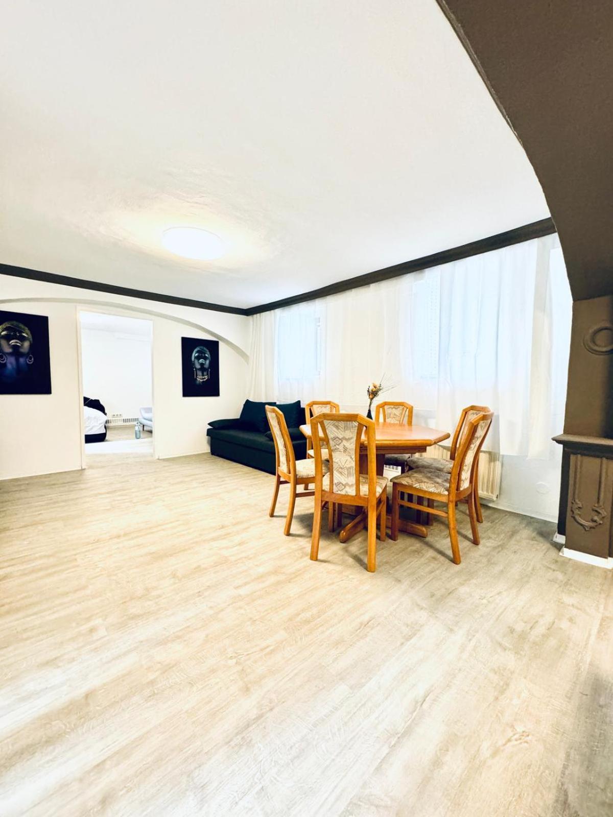 Very Spacious For Up To 7p With Great Location Apartment