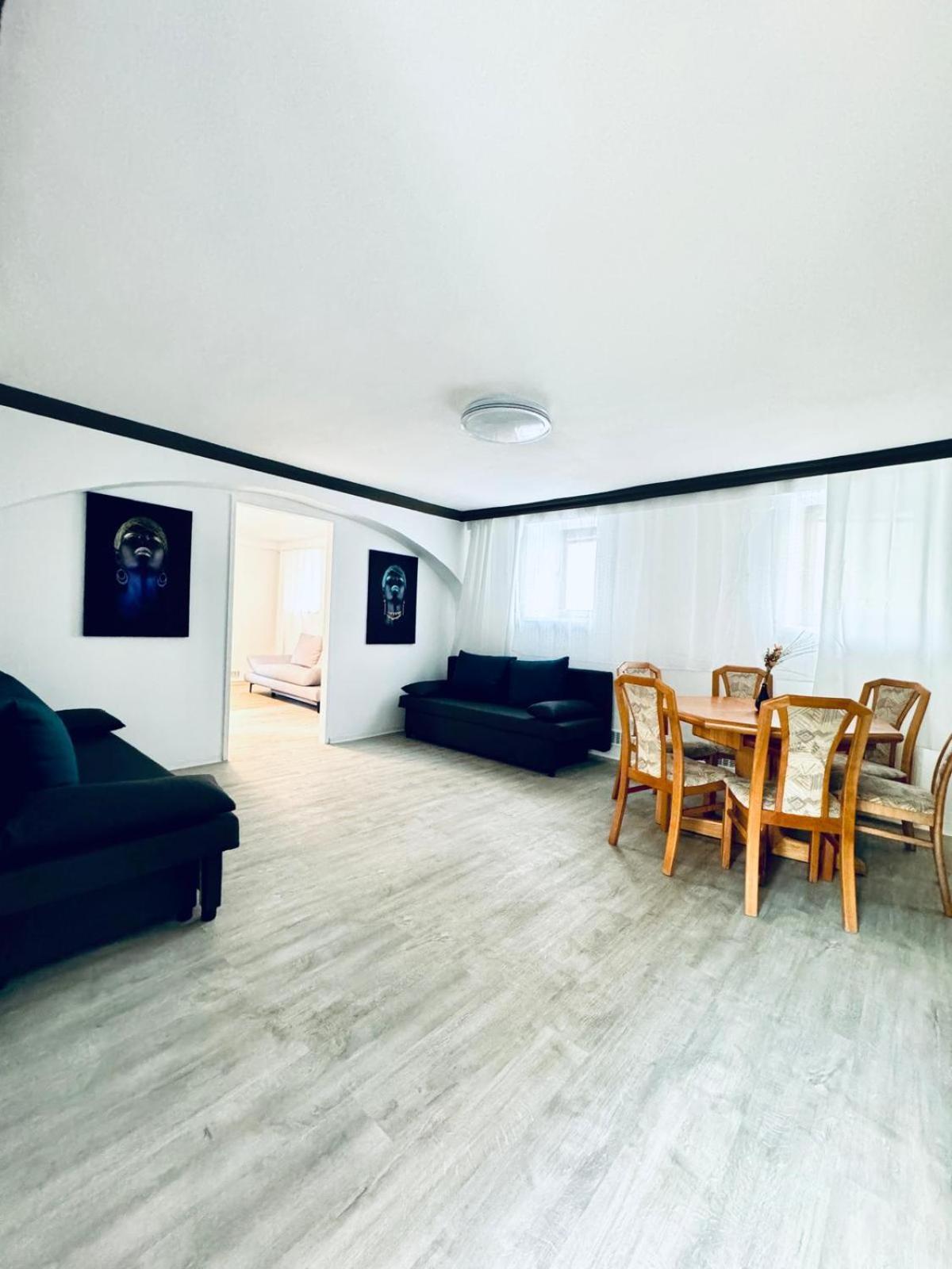 Very Spacious For Up To 7p With Great Location